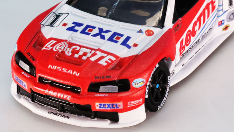 フロントバンパー下部のエアロ形状を再現、塗分けも細かい！