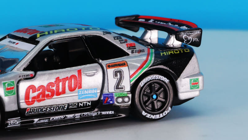 骨太な印象と、エッジの立った角で力強さを感じるリアセクション