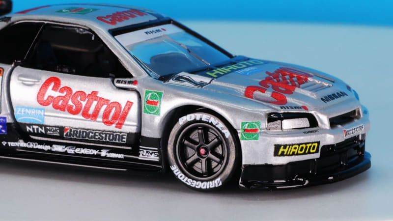 カストロールのロゴマークも実はたくさんついています