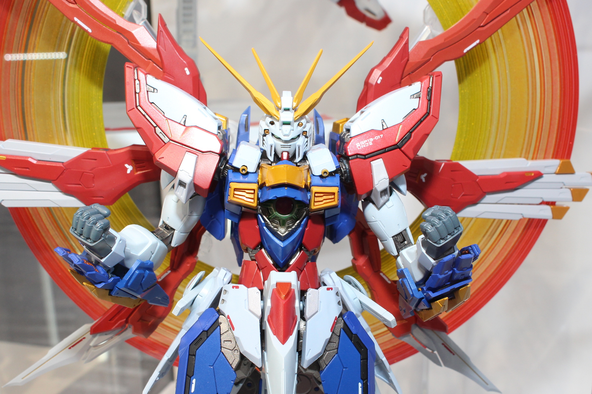 新しい翼を備えたゴッドガンダム弐。合体するコアランダーのパーツを差し替えることで再現