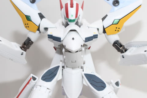 バサラが銀河クジラに歌を聴かせた機体が立体化！ 「HI-METAL R