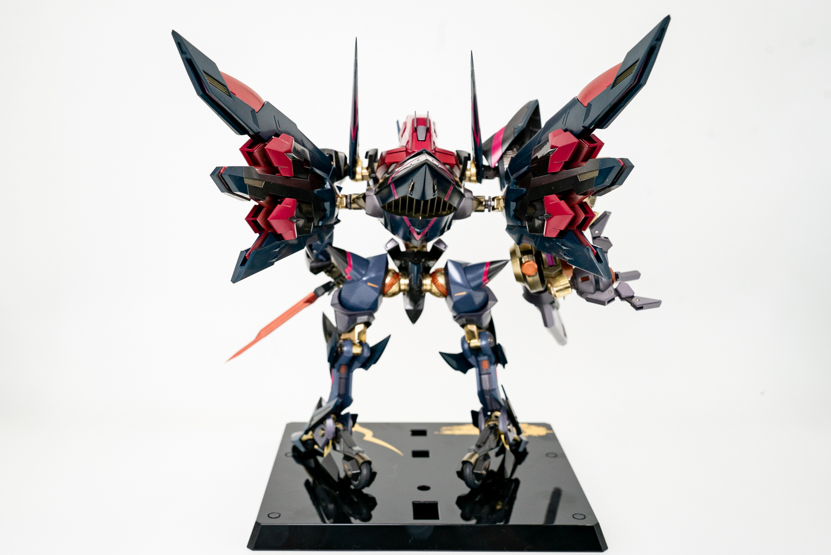 武装なしの背面画像：後ろ姿もシビれる