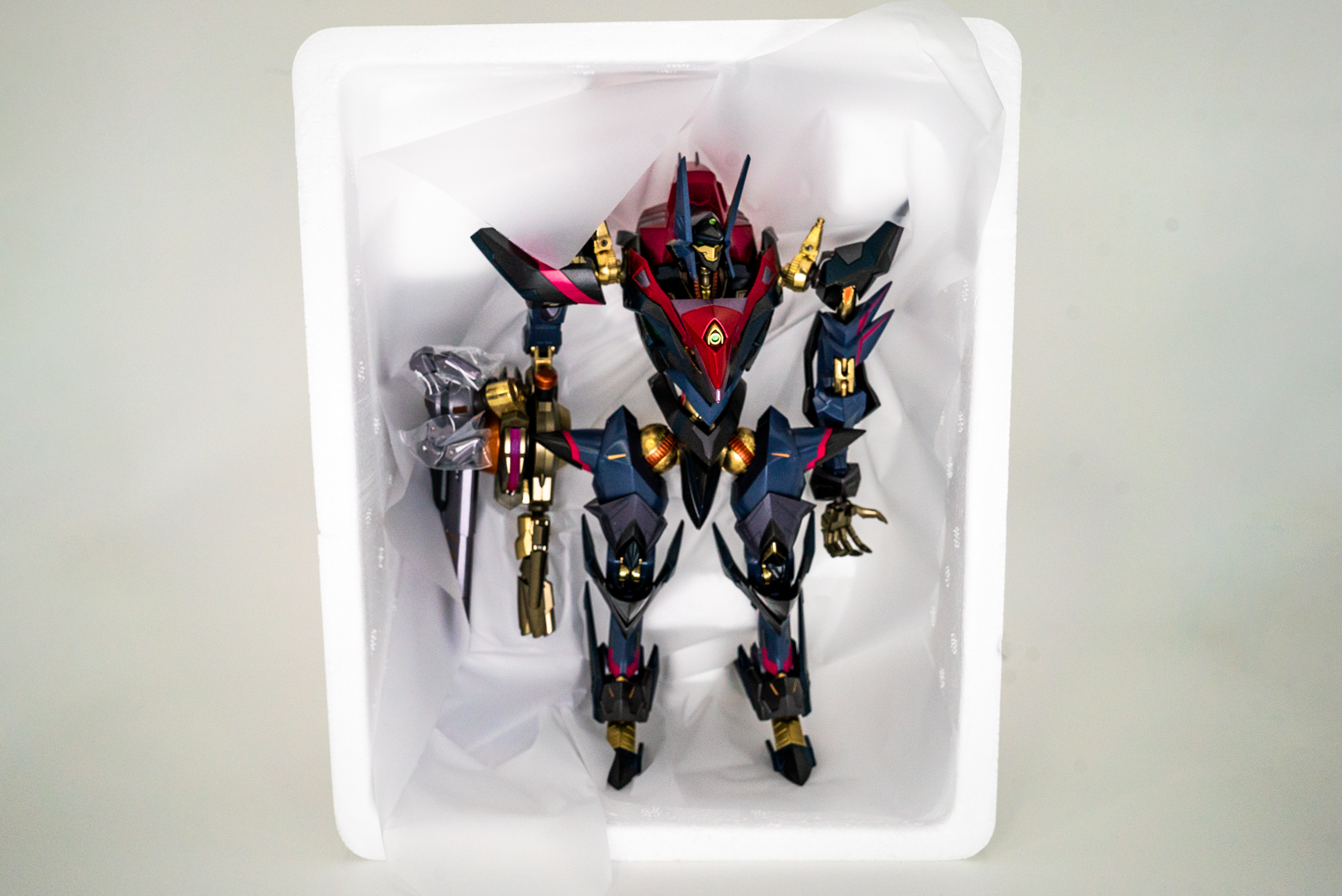 箱だし＝ロールアウトを待つ「鞠熾天」