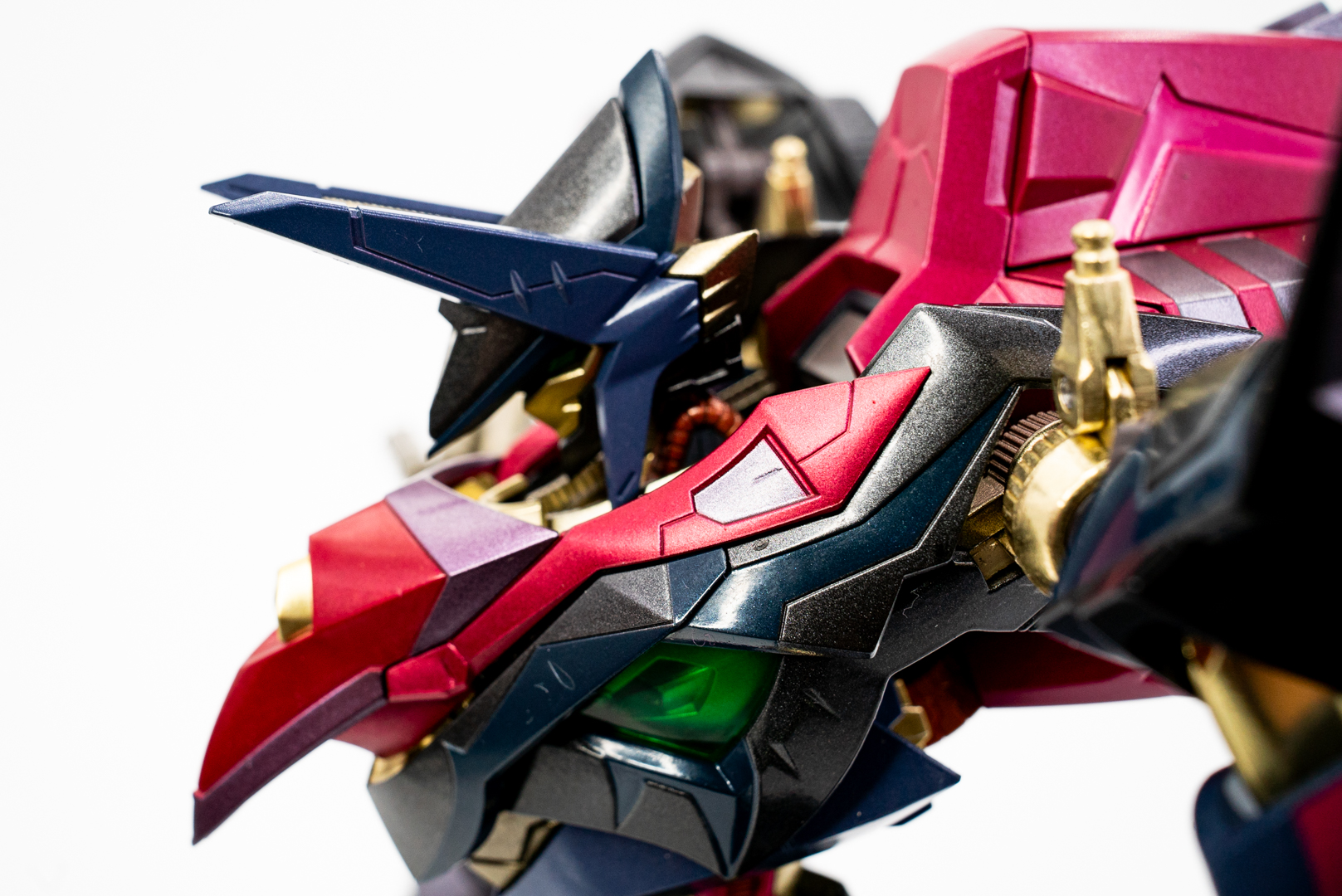 可動させると、かなり奥まで顎を下げられる