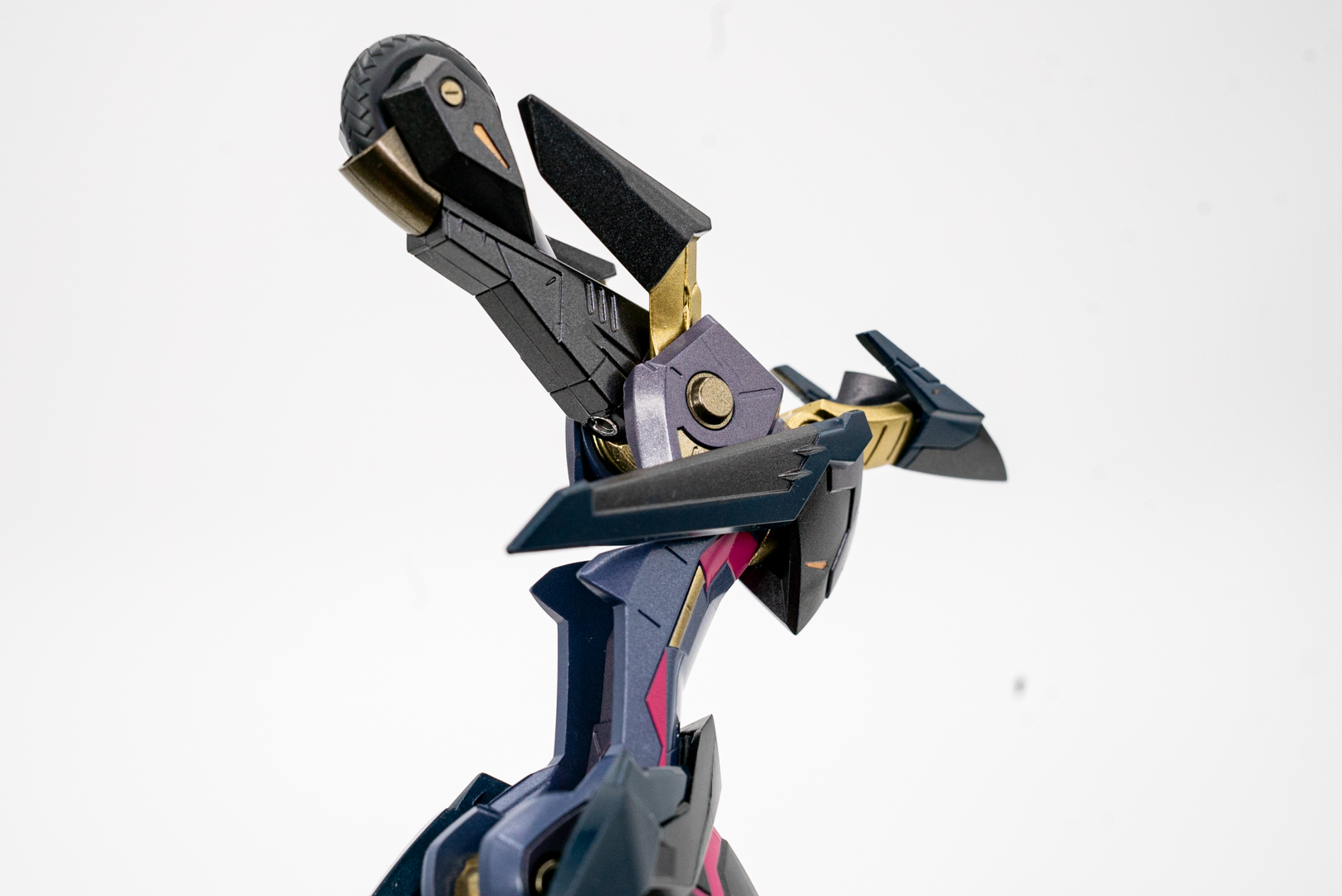 ランドスピナーを引き出すと脳内に「コードギアス」シリーズのおなじみの戦闘シーンBGMが流れて滑走しそう！