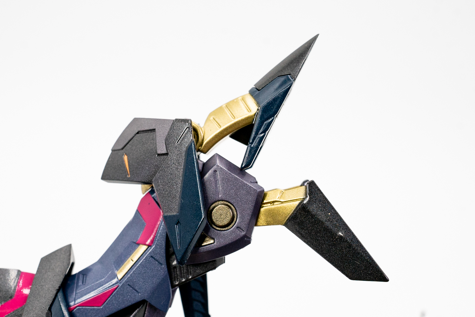 つま先は前にも後ろにも動くが、後ろにはかなり内側まで動くのがスゴイ