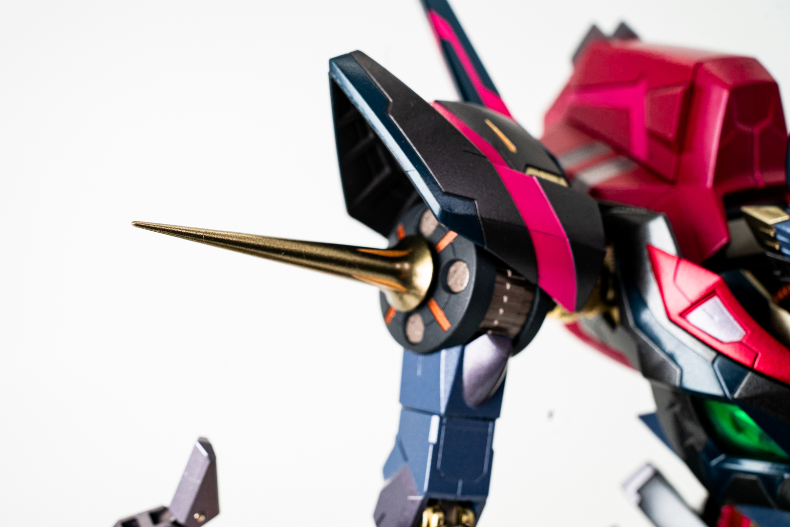 「肩パイル」を装着すると、ナイト感があってイイ！