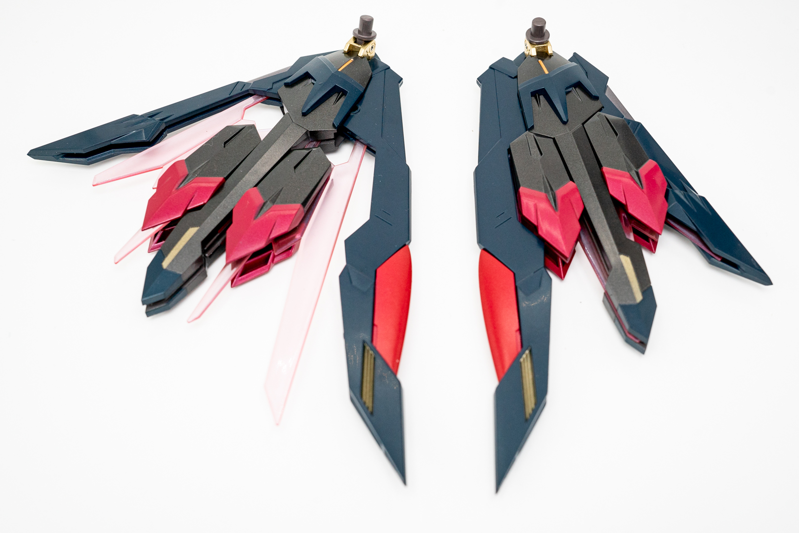 左右に引っ張ることで飛翔シーンを再現できる