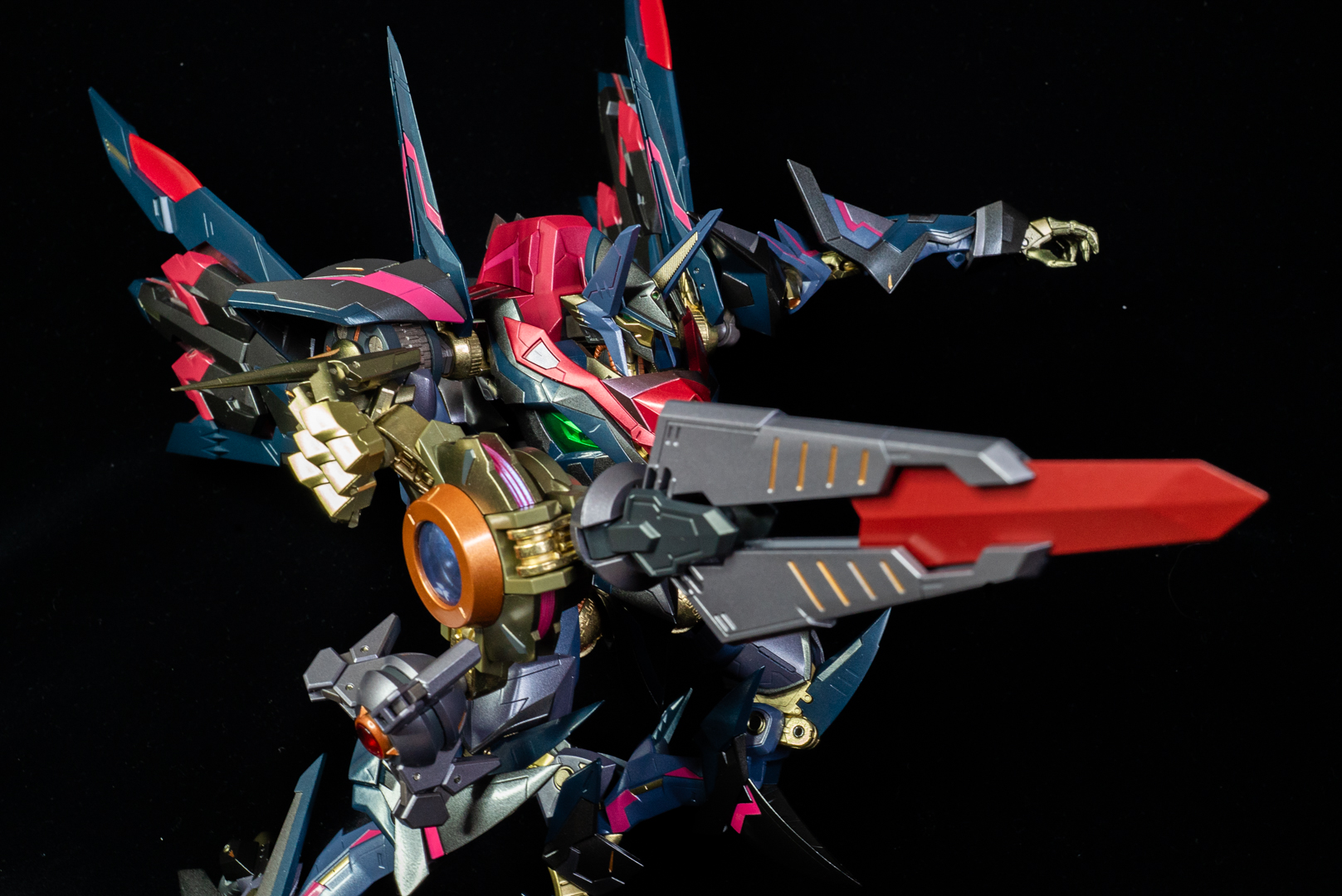 背景を黒にしてみた。アームズ2装備を逆側からパチリ