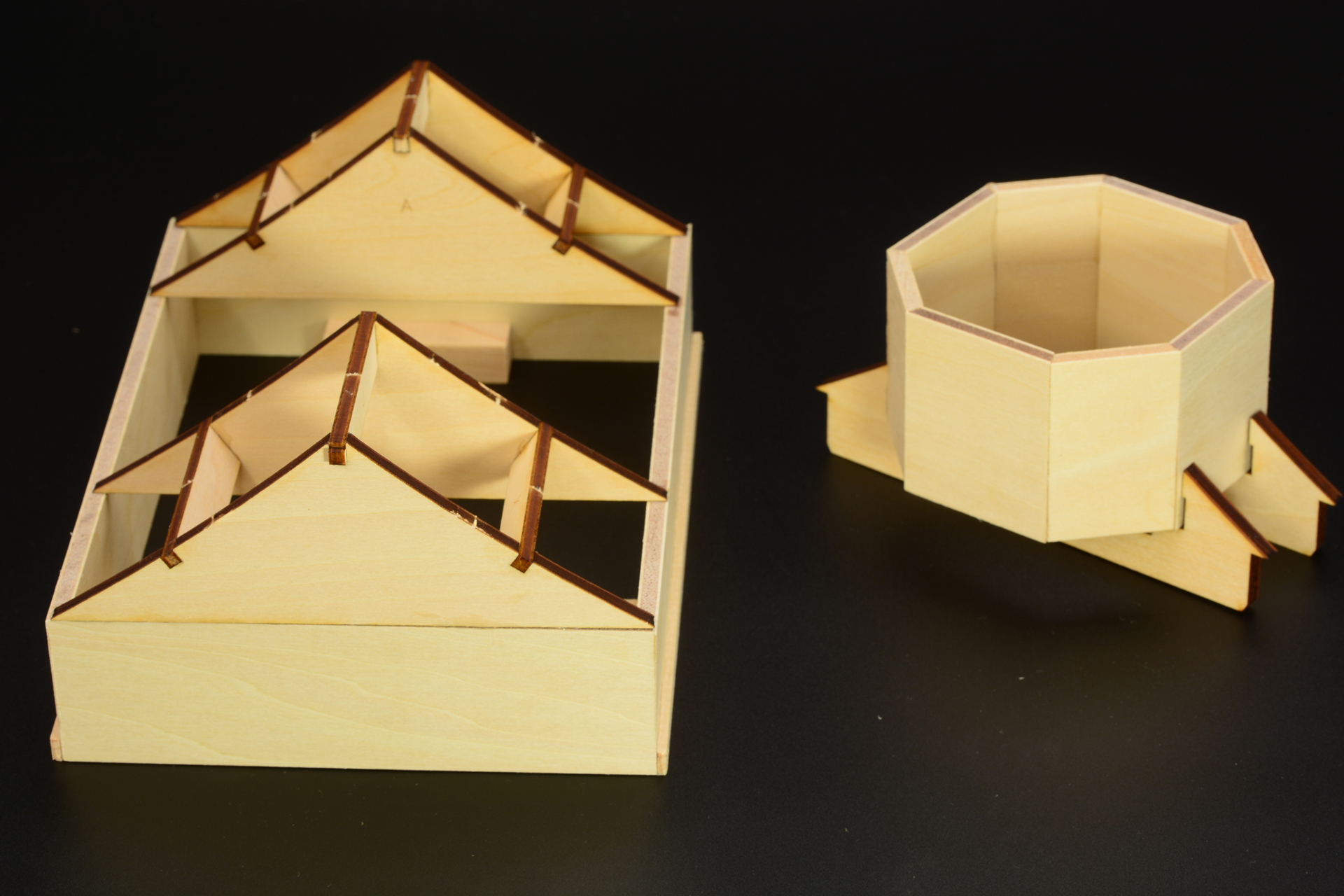 八角形の構造を組み合わせる三層目