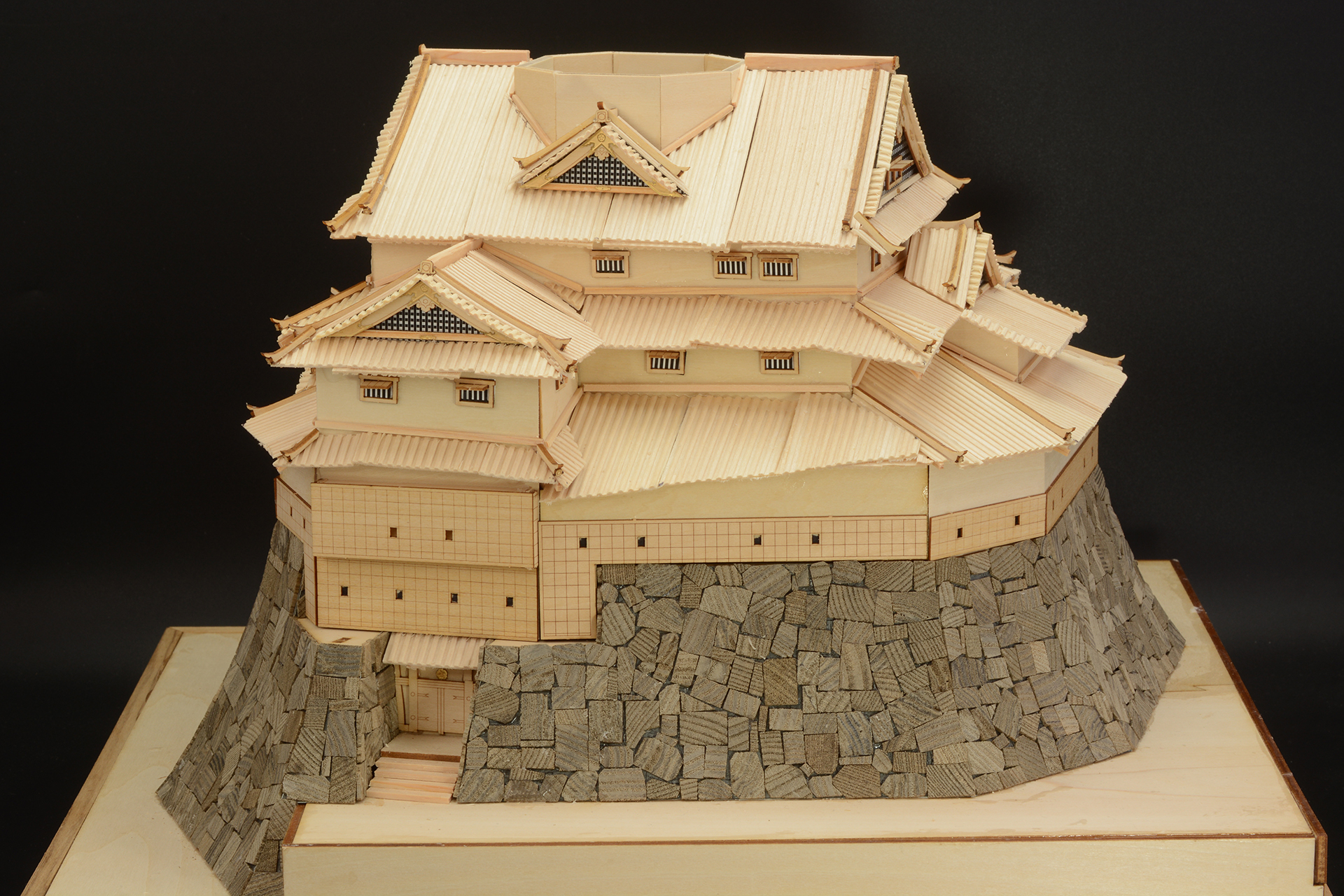 三層まで完成。次は四層、五層だ