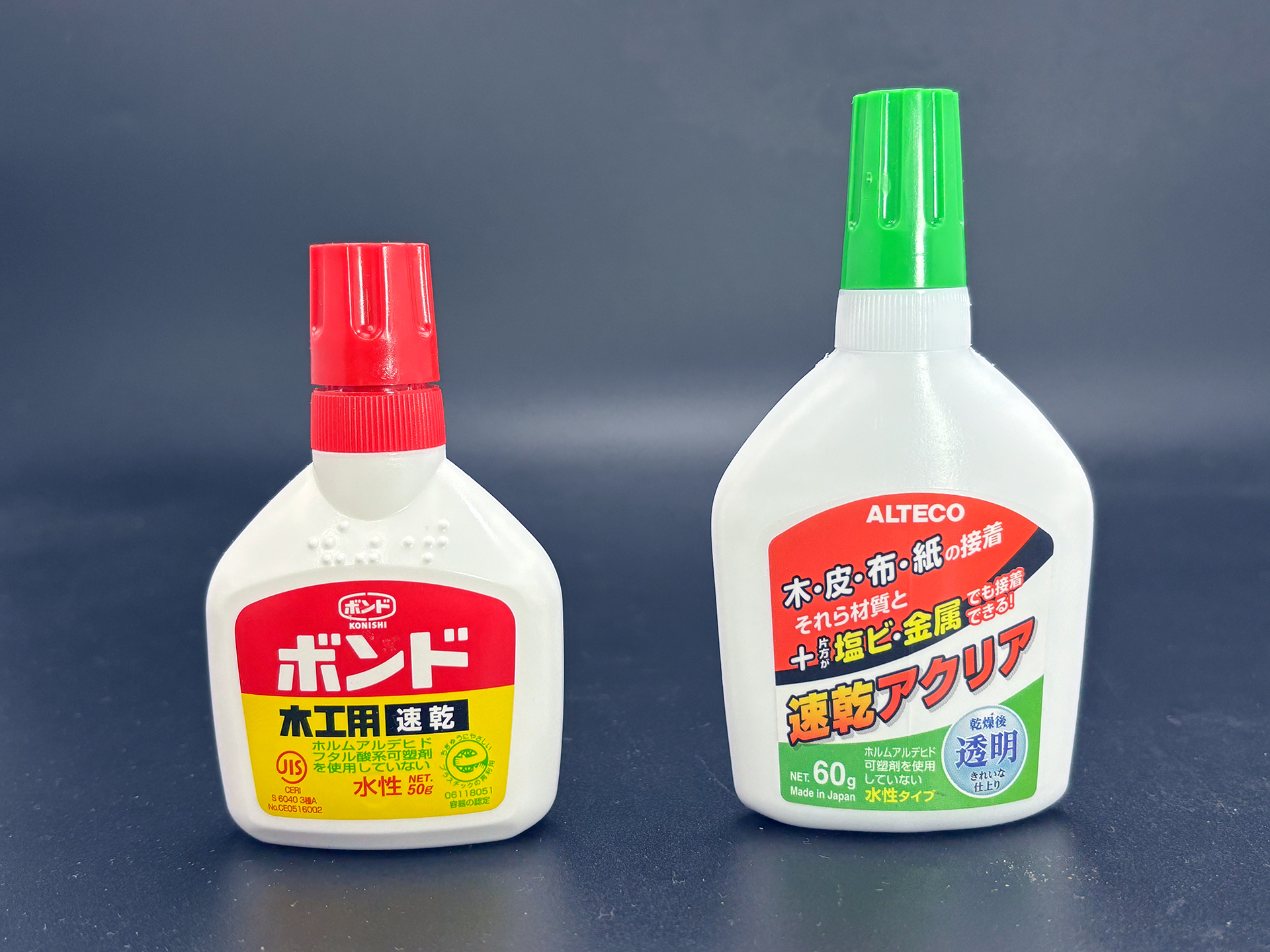 木工用接着剤と、多用途接着剤。特に木工用は多めに用意したいところだ