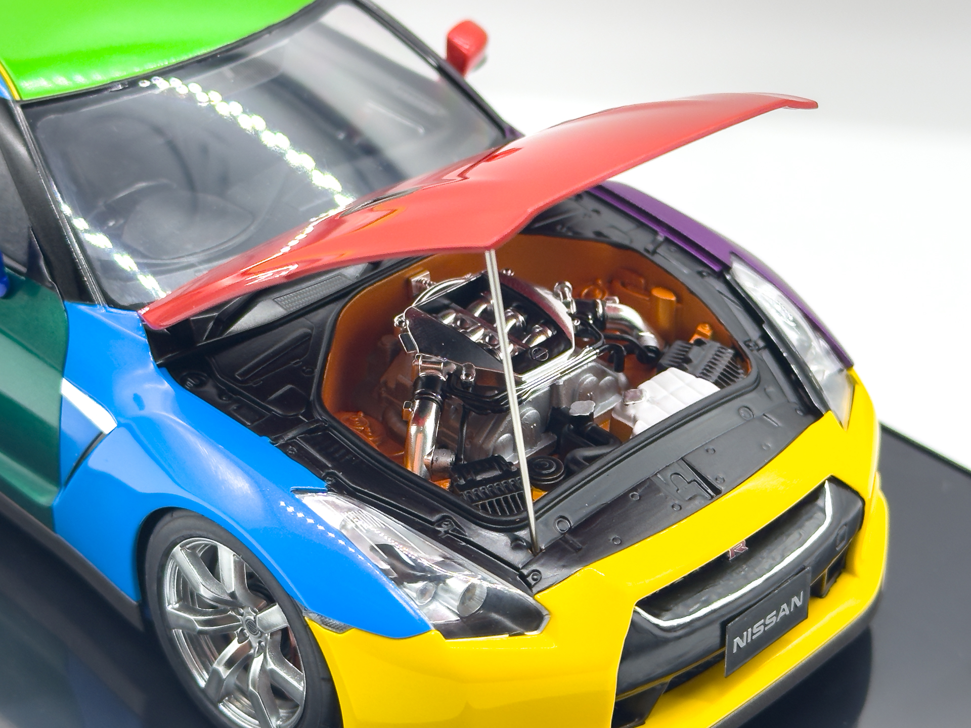 本記事の作例では「ガイアノーツ20周年記念カラーセット」の新色パールカラーを中心に使用した作例をご紹介します。