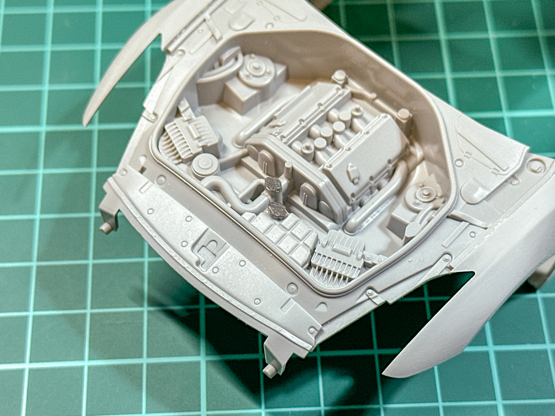 本作例では純正エッチングパーツを使用します。ボディパーツではキャップ部分にエッチングパーツを使用します。