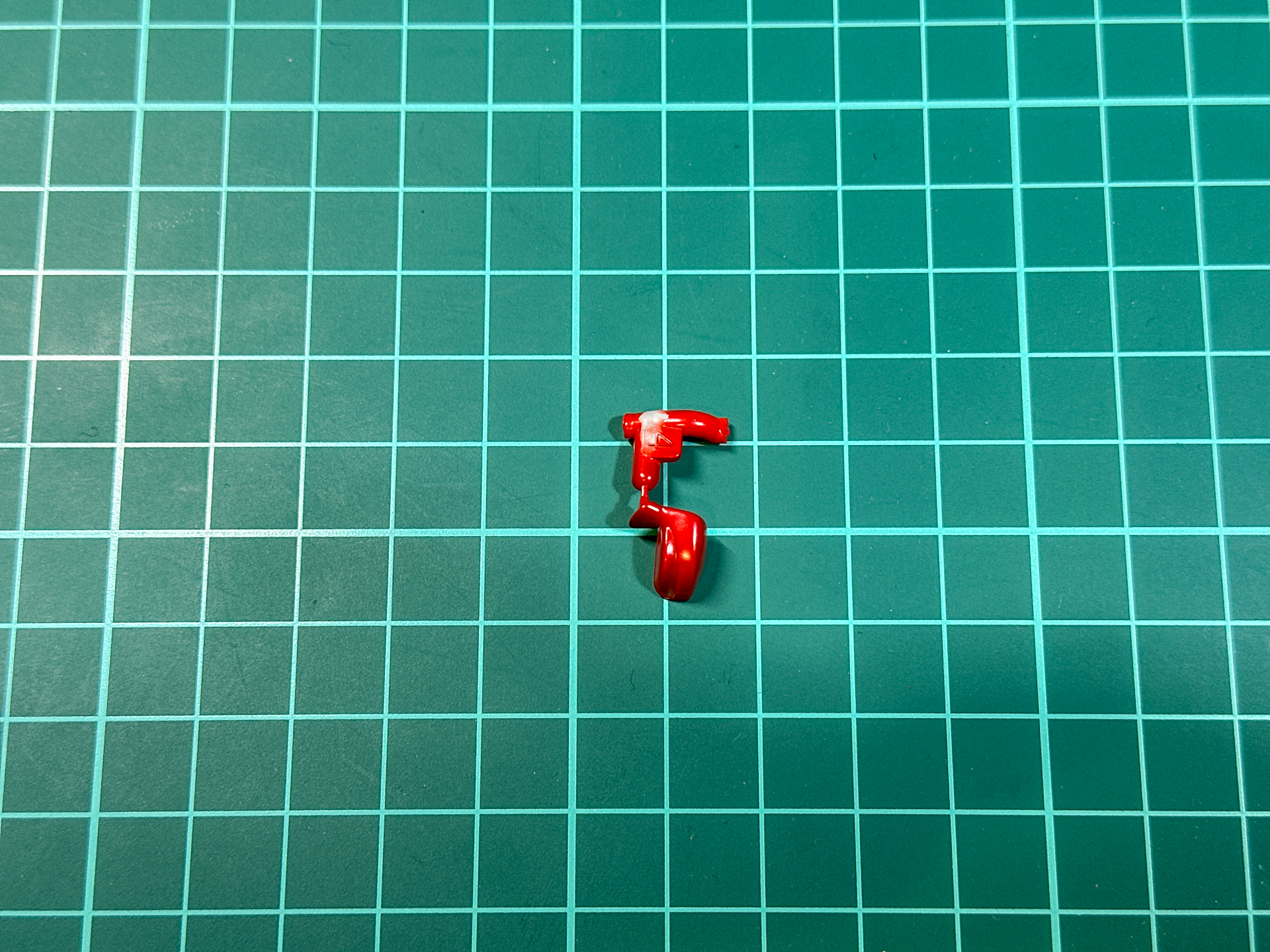 航空機の翼端灯配色を参考に左側はレッドとしています。