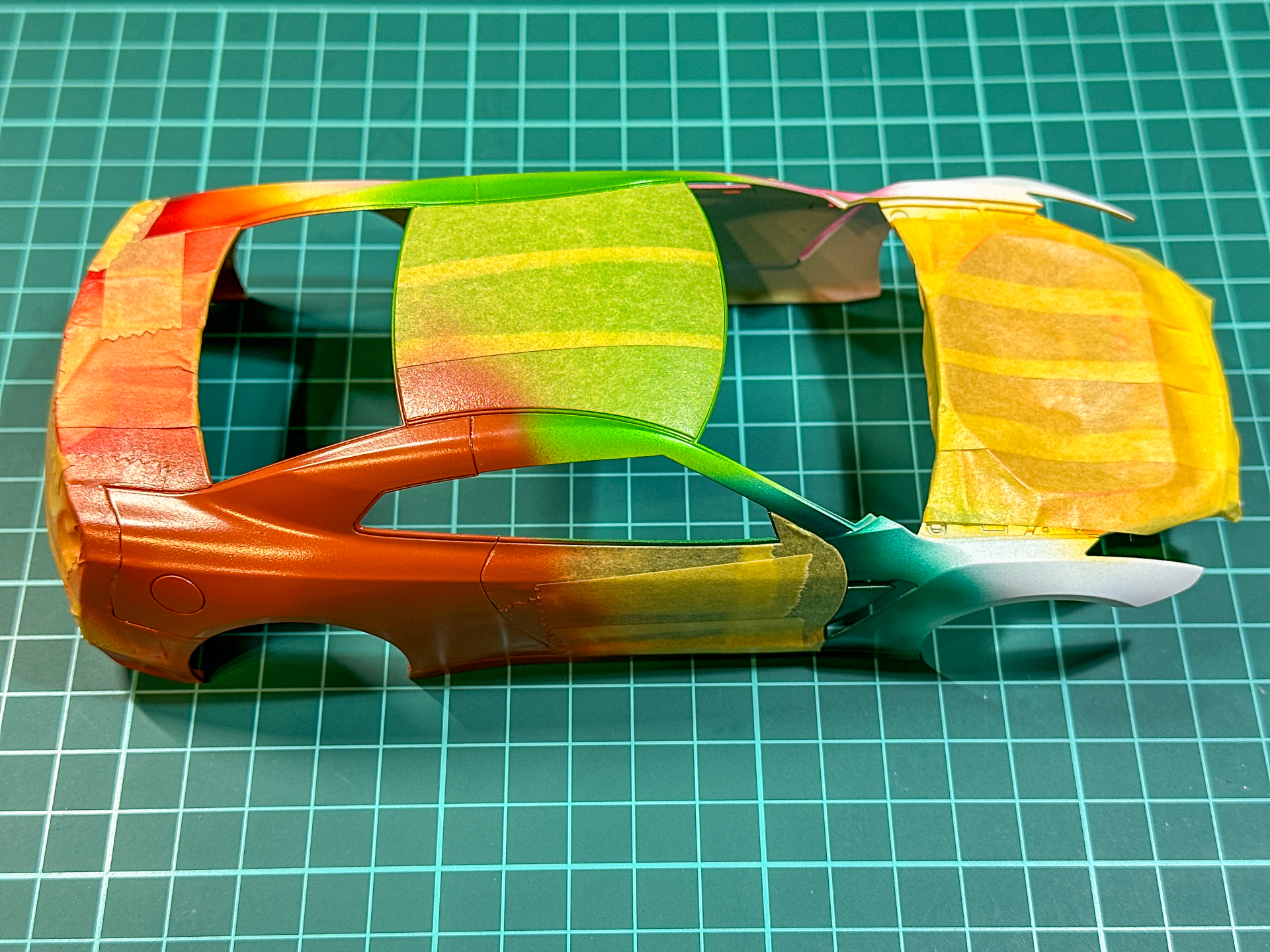 パールブラウンは車体後部に採用しました。