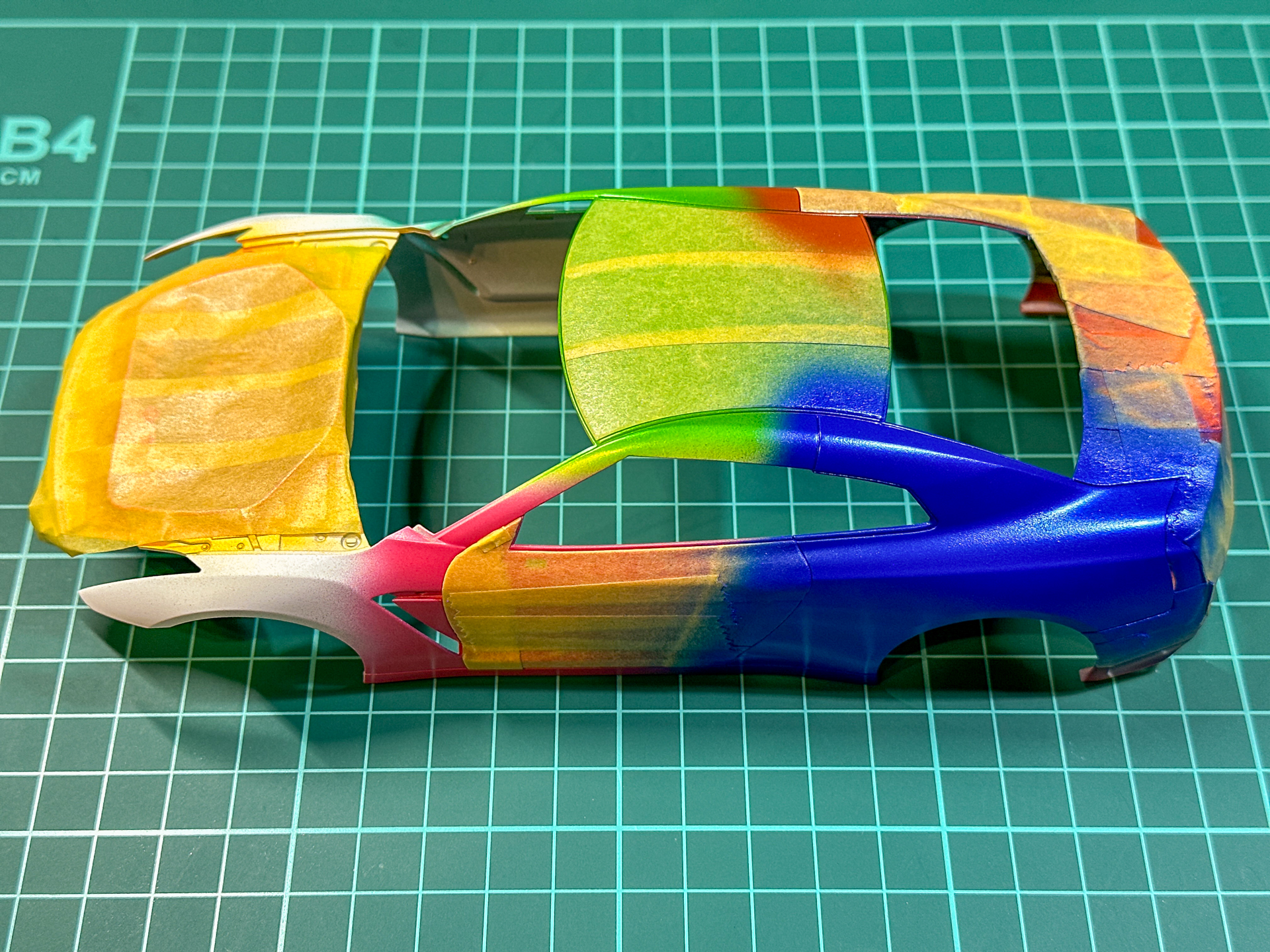 車体左側後方はパールブルーとしました。