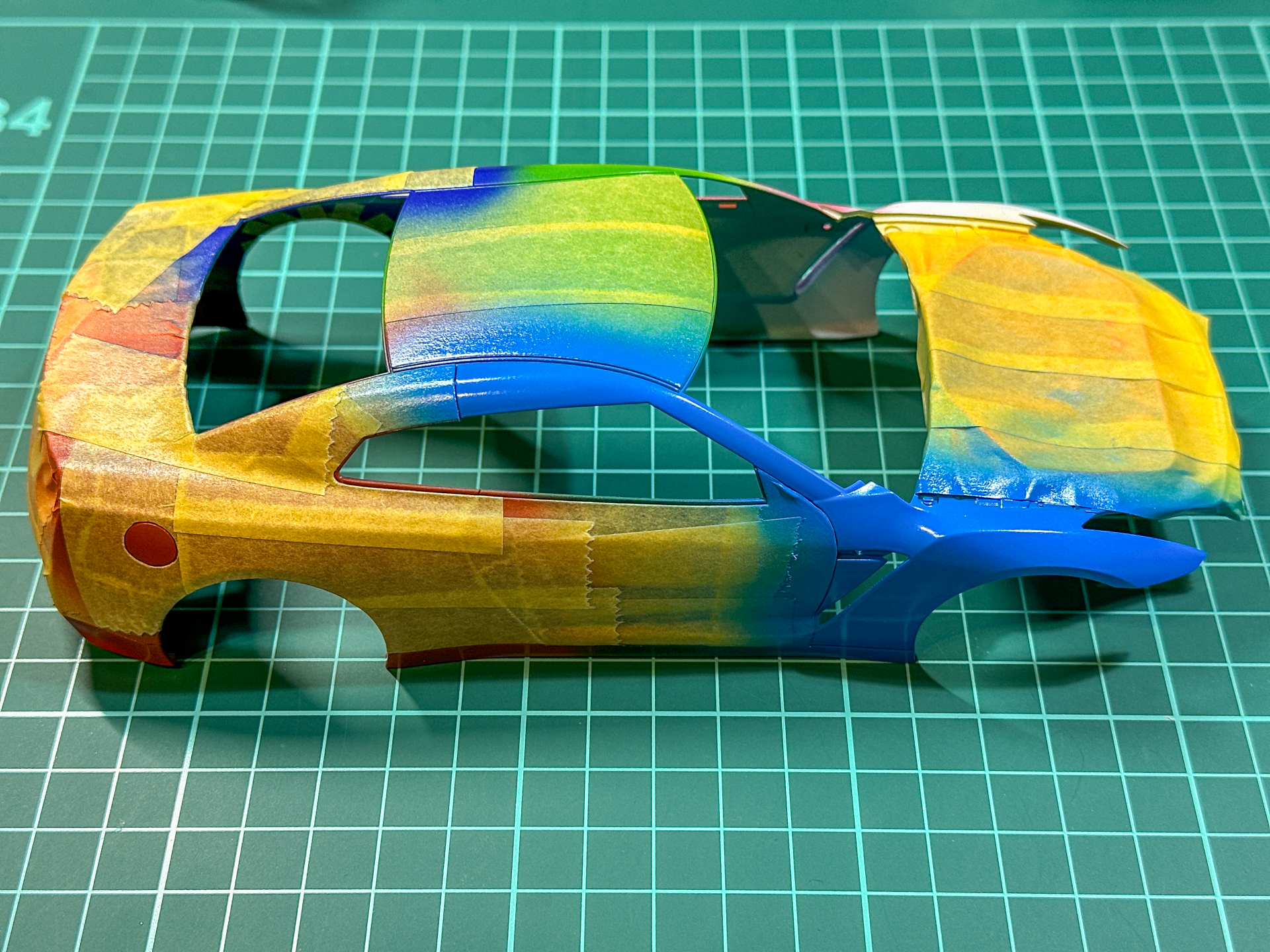 車体右前方部はパールスカイブルーで塗装を行ないました。