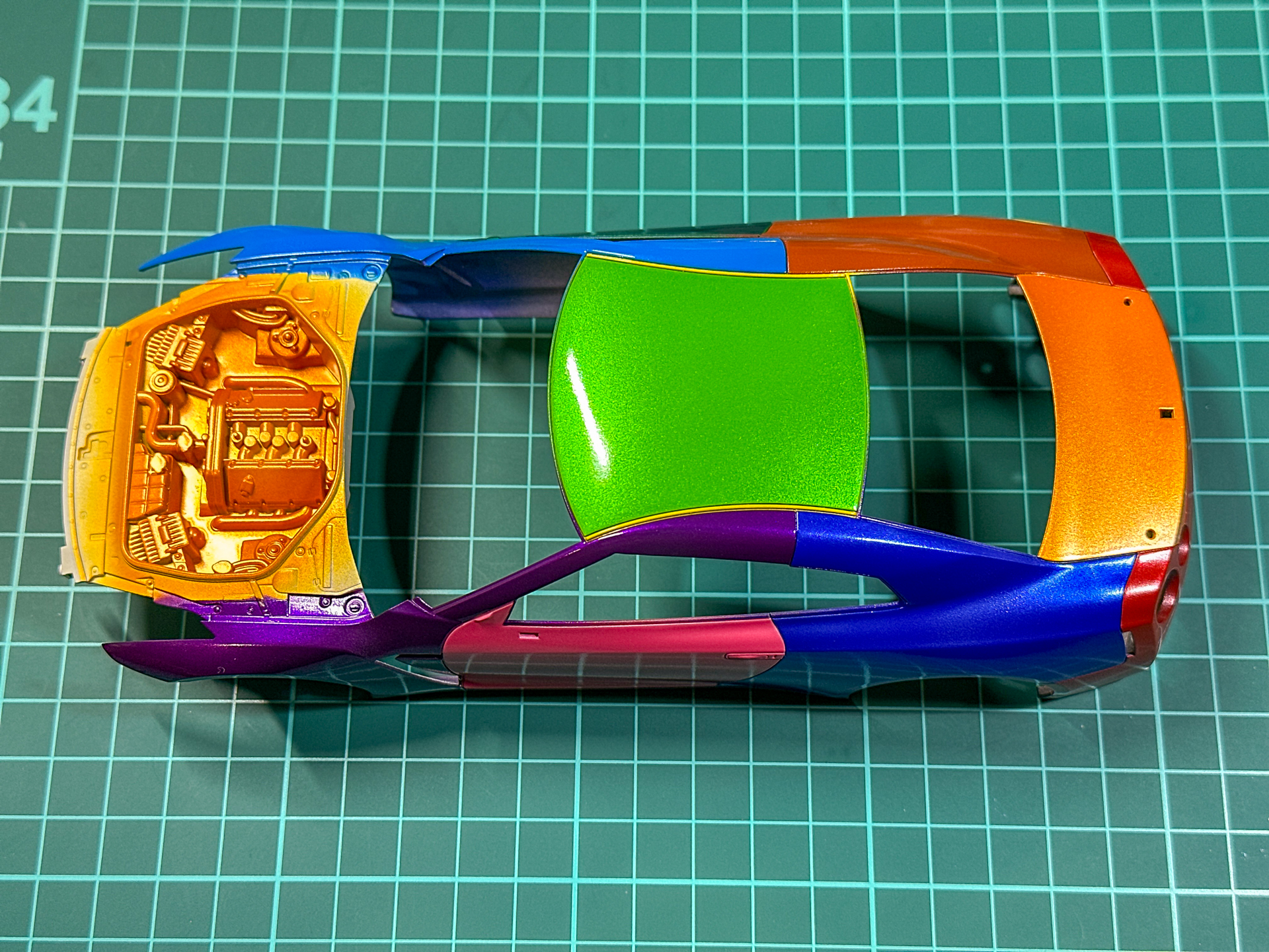 2層「Ex-クリアー」を塗布したボディパーツ。一見十分な光沢が得られたように見えます。