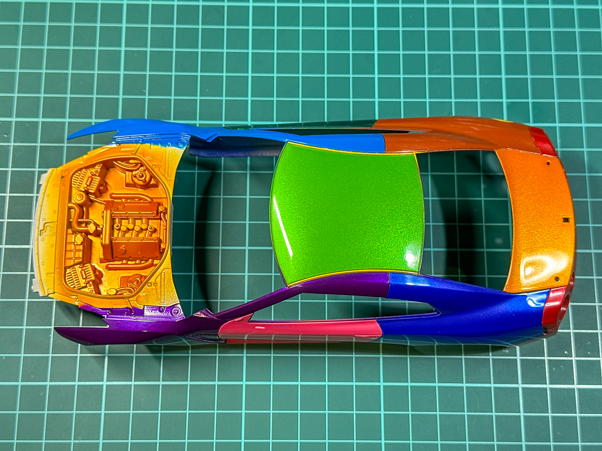 コンパウンド極目による研磨が完了したボディパーツ。ここまで磨き上げることで最上の鏡面仕上げを手に入れることができました。