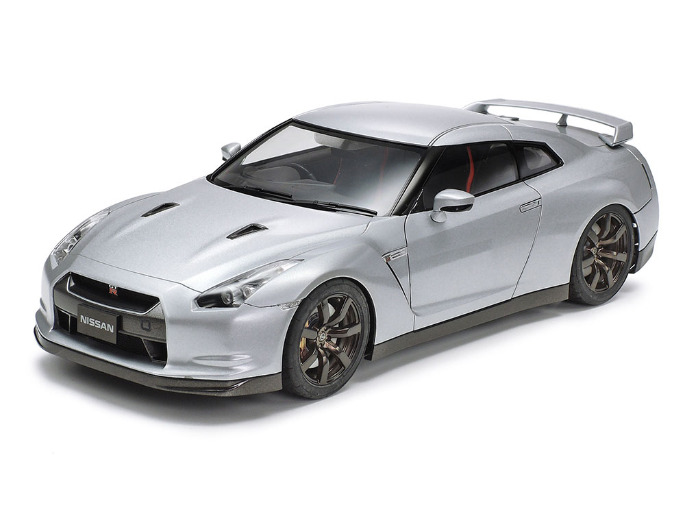 タミヤ「1/24 スポーツカーシリーズ No.300 1/24 NISSAN GT-R」2008年5月25日発売、価格：4,180円
