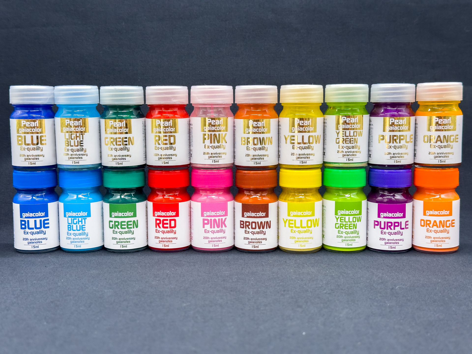 「ガイアノーツ20周年記念カラーセット」は埼玉の大宮ソニックシティで4月5日に開催のイベント「ガイアノーツ20周年祭」内で販売。化粧箱入りの塗料20本セットで価格は11,000円。