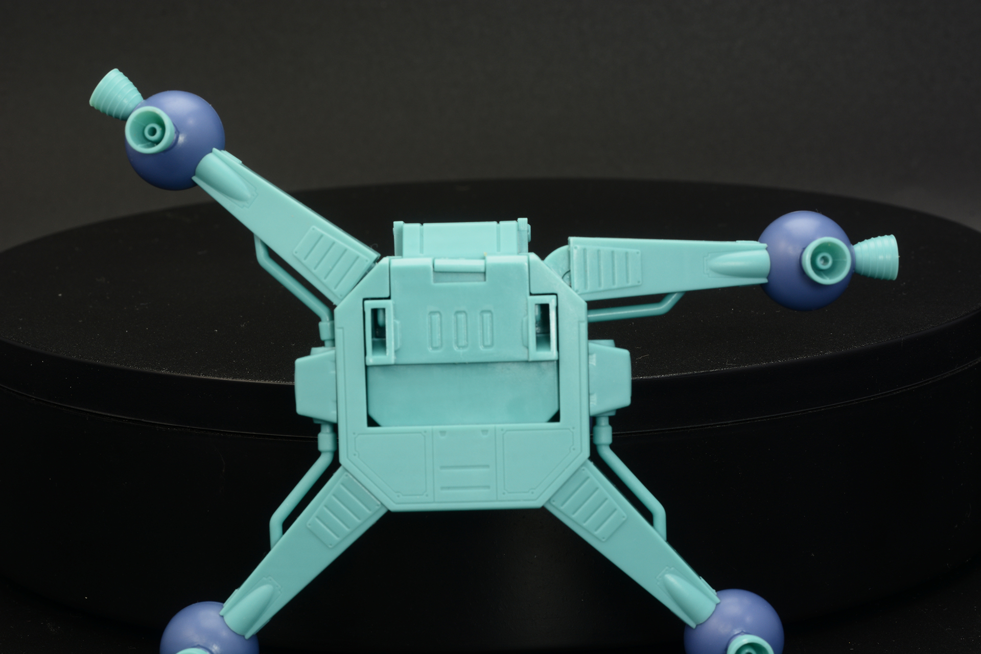 上のアームは角度が変えることができ、ソリッドシューターの干渉を避けることができる