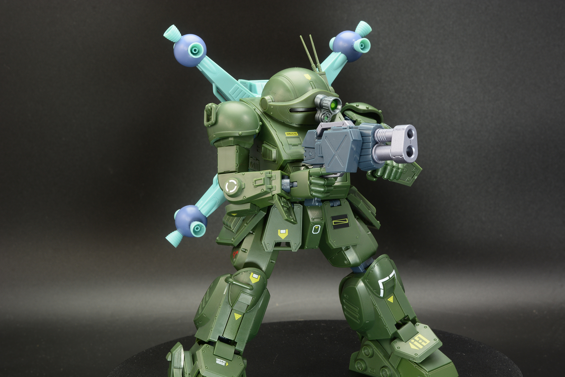 第32話「イプシロン」でフィアナはショートバレルのヘビィマシンガンで戦う