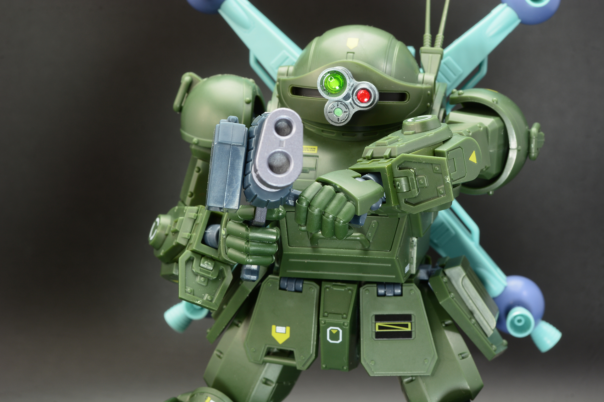 第32話「イプシロン」でフィアナはショートバレルのヘビィマシンガンで戦う