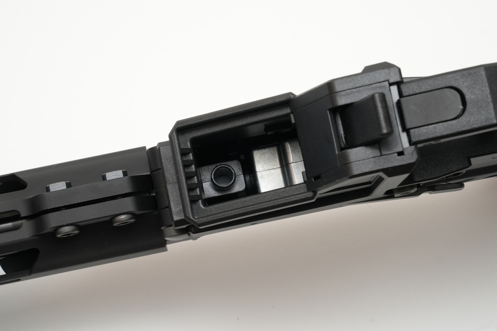 マガジン挿入口