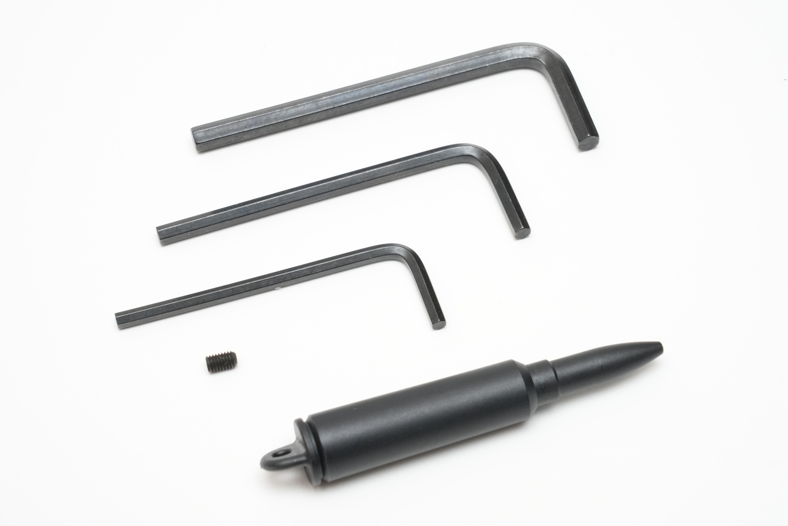 工具としては六角レンチ（M4、M3、M2.5）、調節ツールが付属。