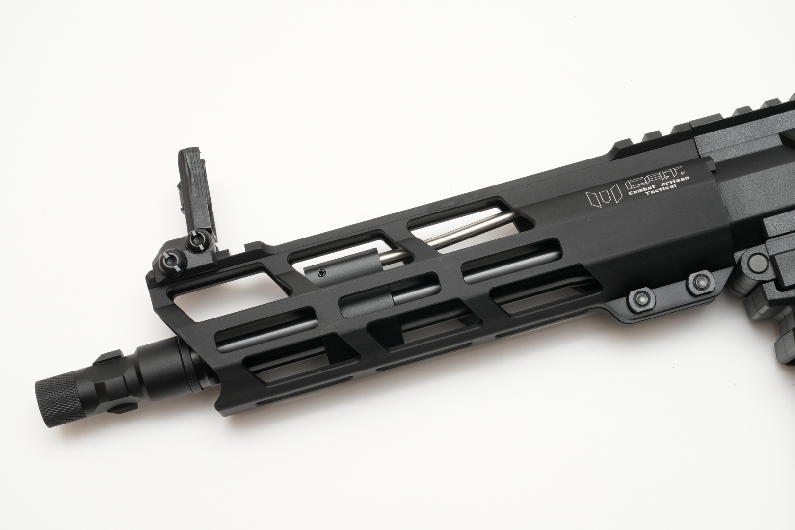 ハンドガードは「Versatile-8 AR」と同じ