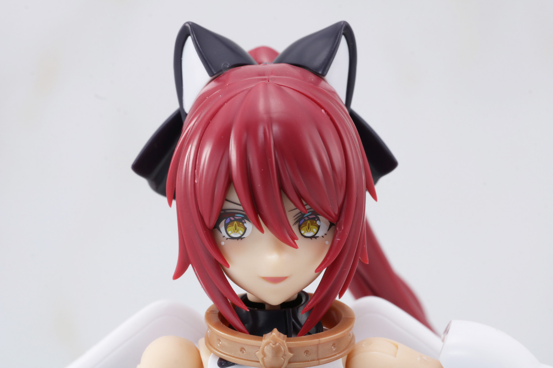 不敵な笑みを浮かべるフェイスパーツ