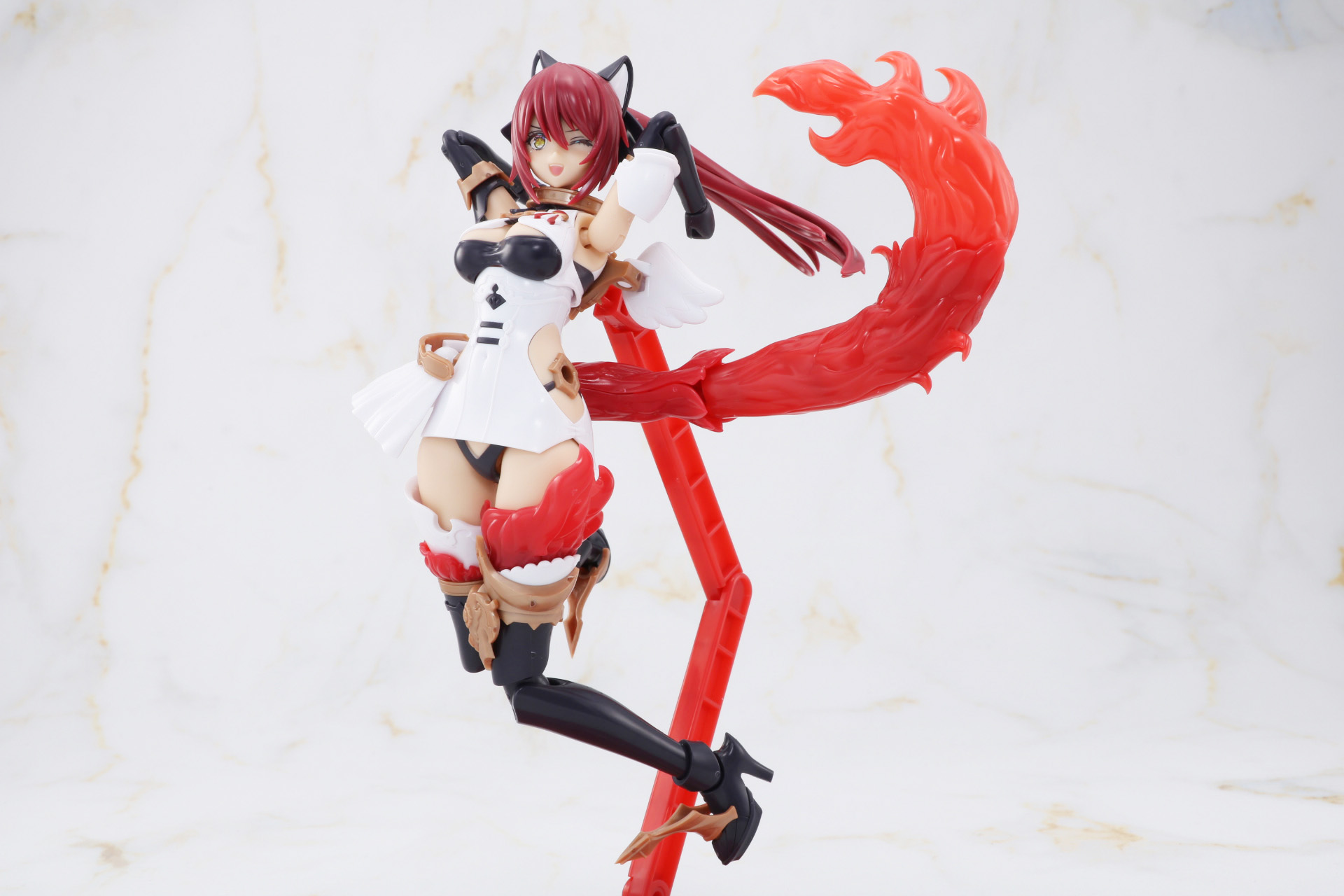 台座によってジャンプポーズも表現できる