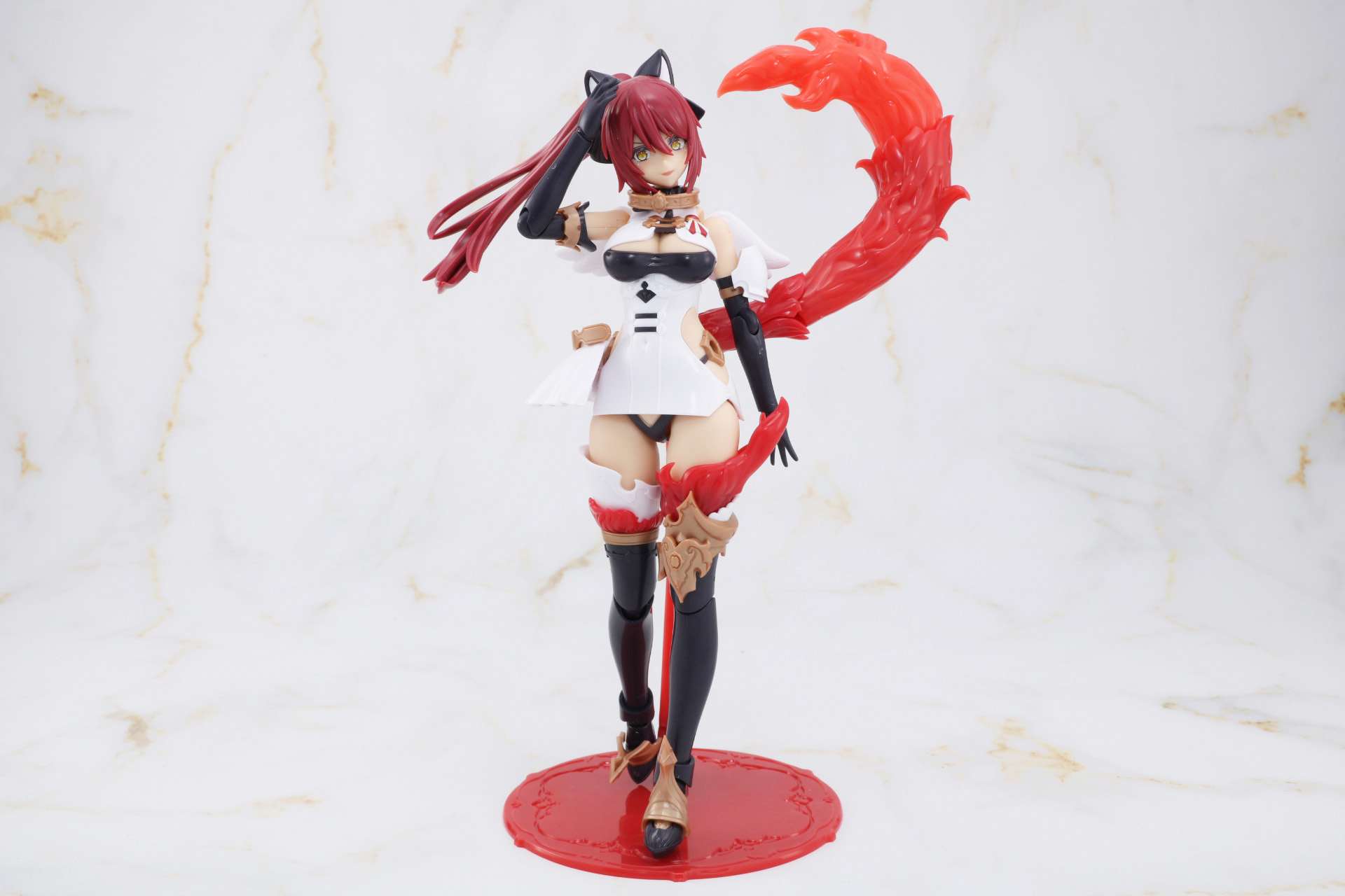 悠々と歩み寄るクールなポーズ