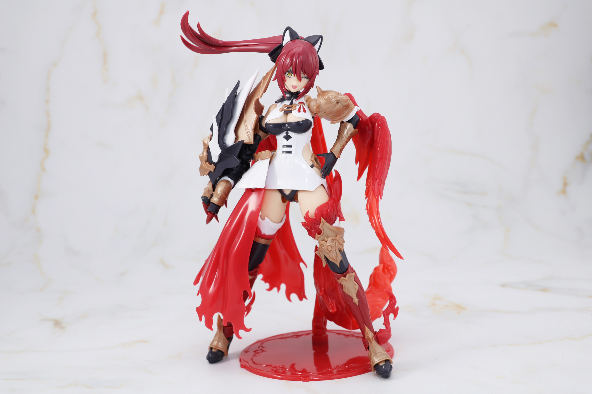 翼を畳んだ状態も可能