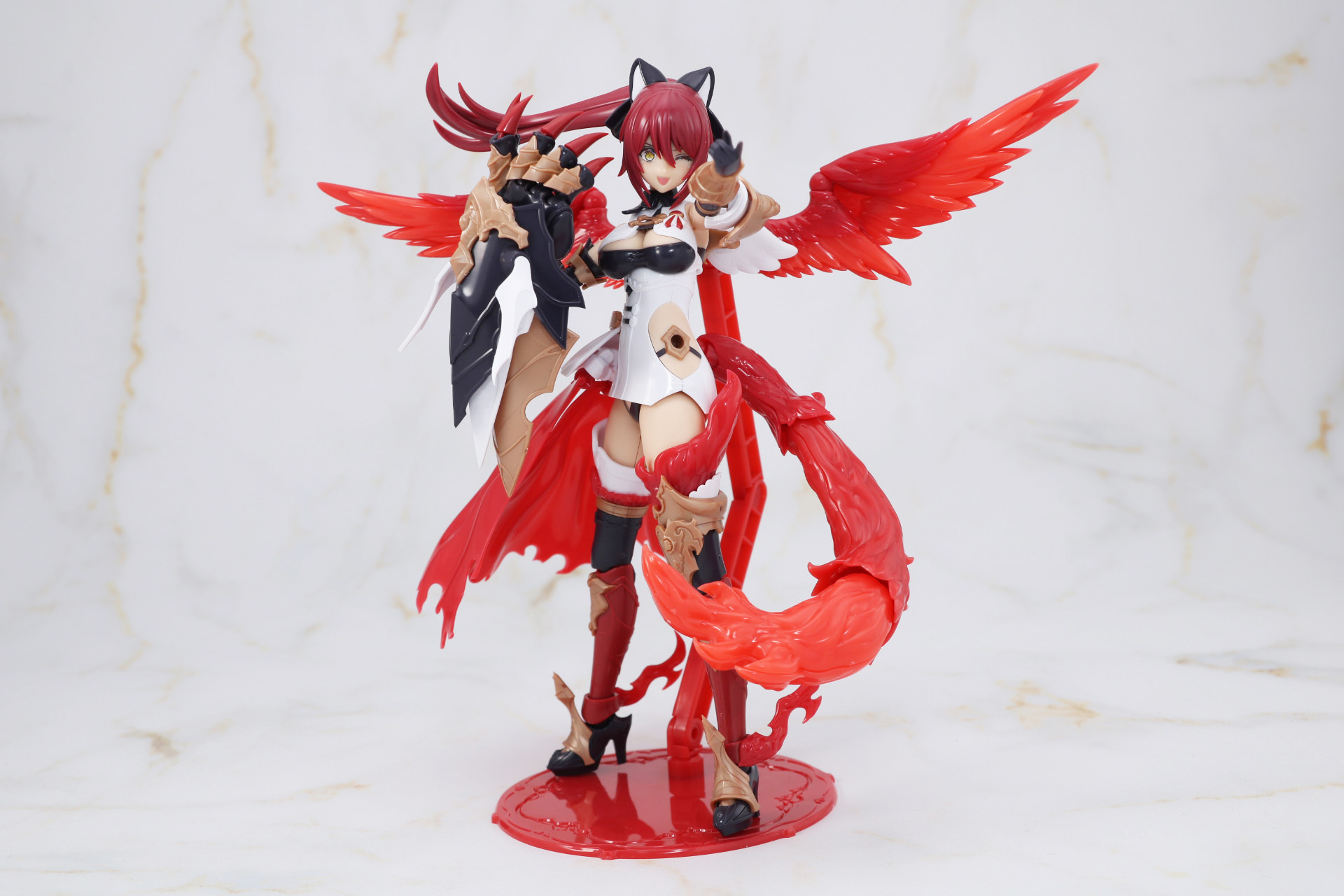 挑発するポーズも決まる