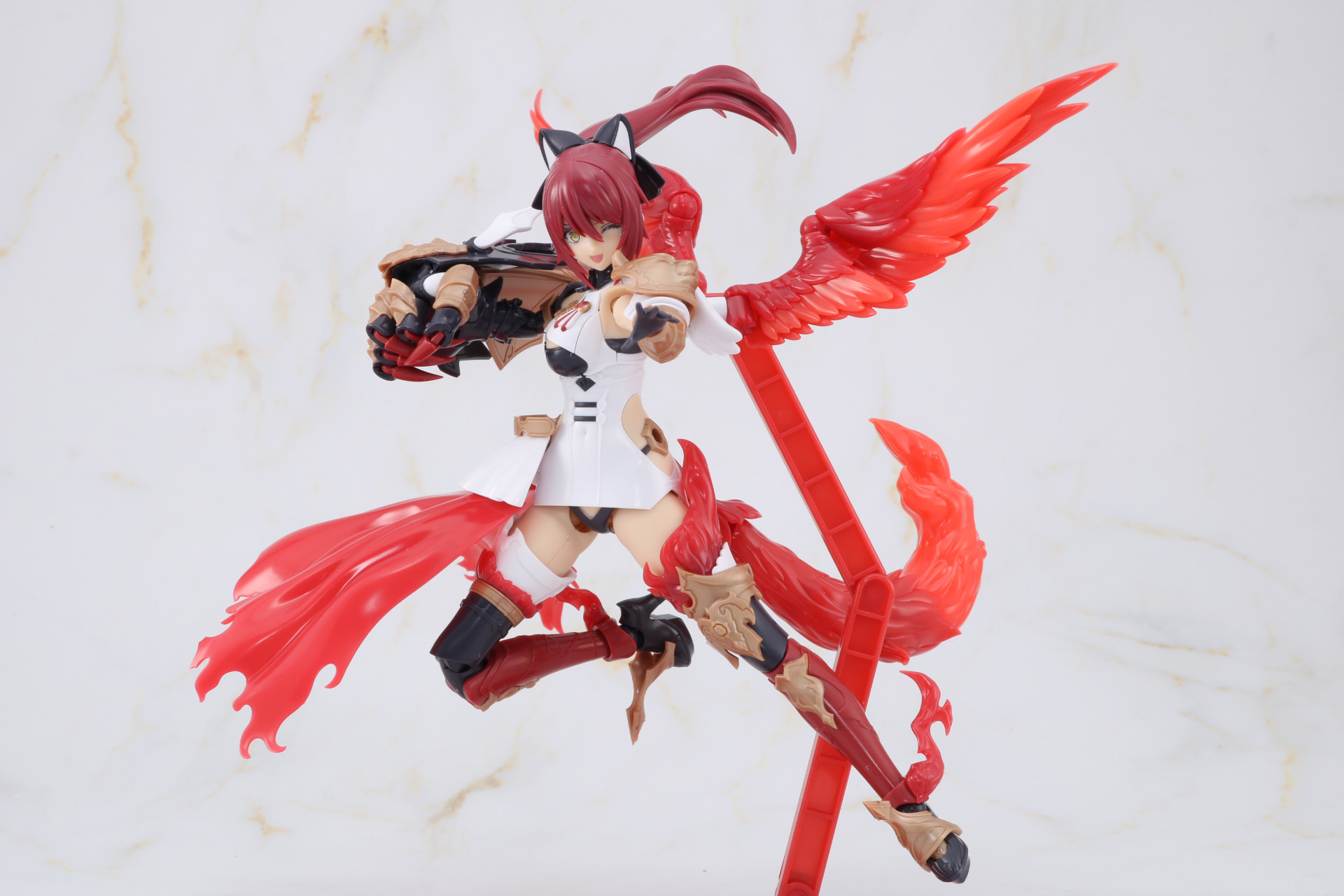 「覇龍装・撃」を振りかぶるアクション