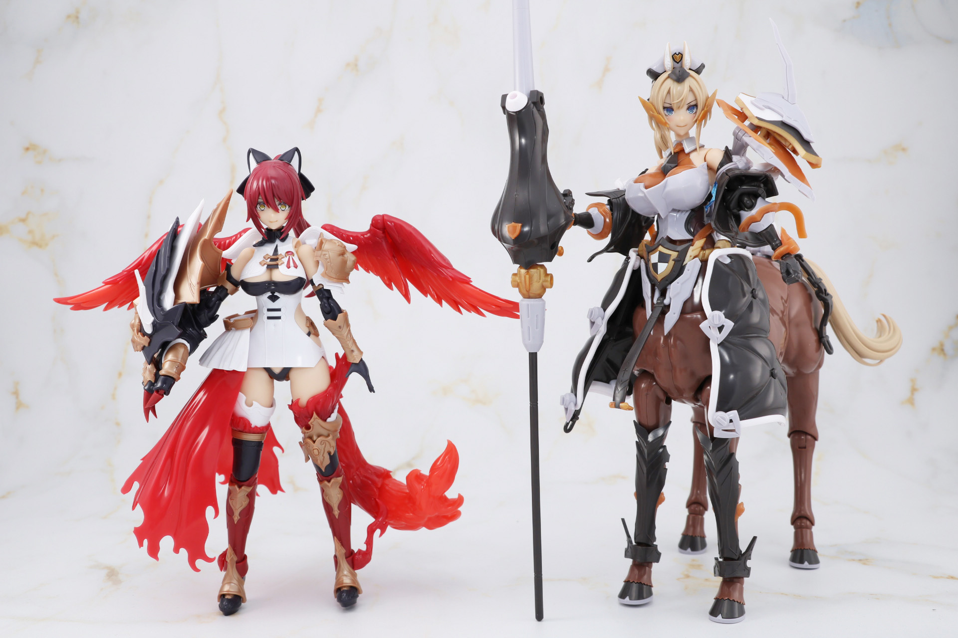 「エレーナ（ウィライズモード）」（右）と比較