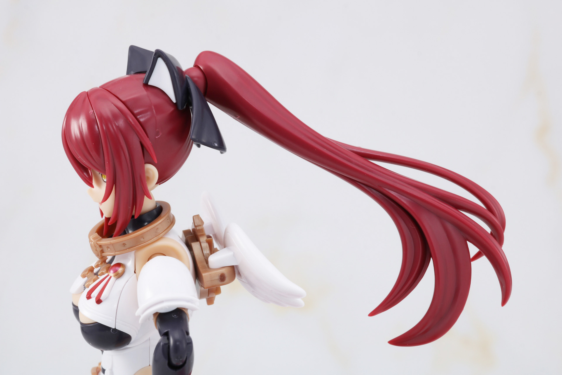 特徴的なポニーテールは毛先まで細かく造形されている