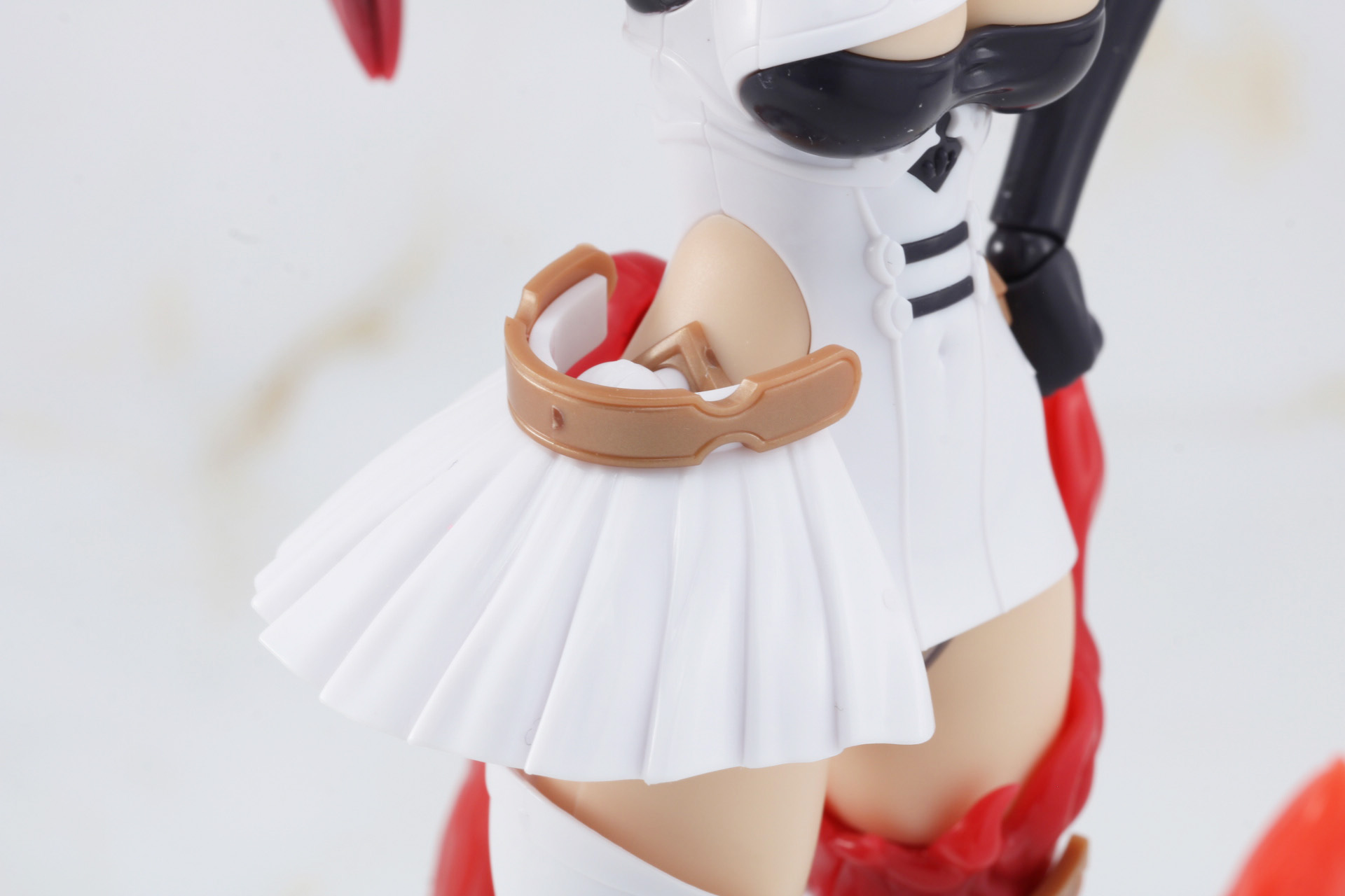 右側にはスカート