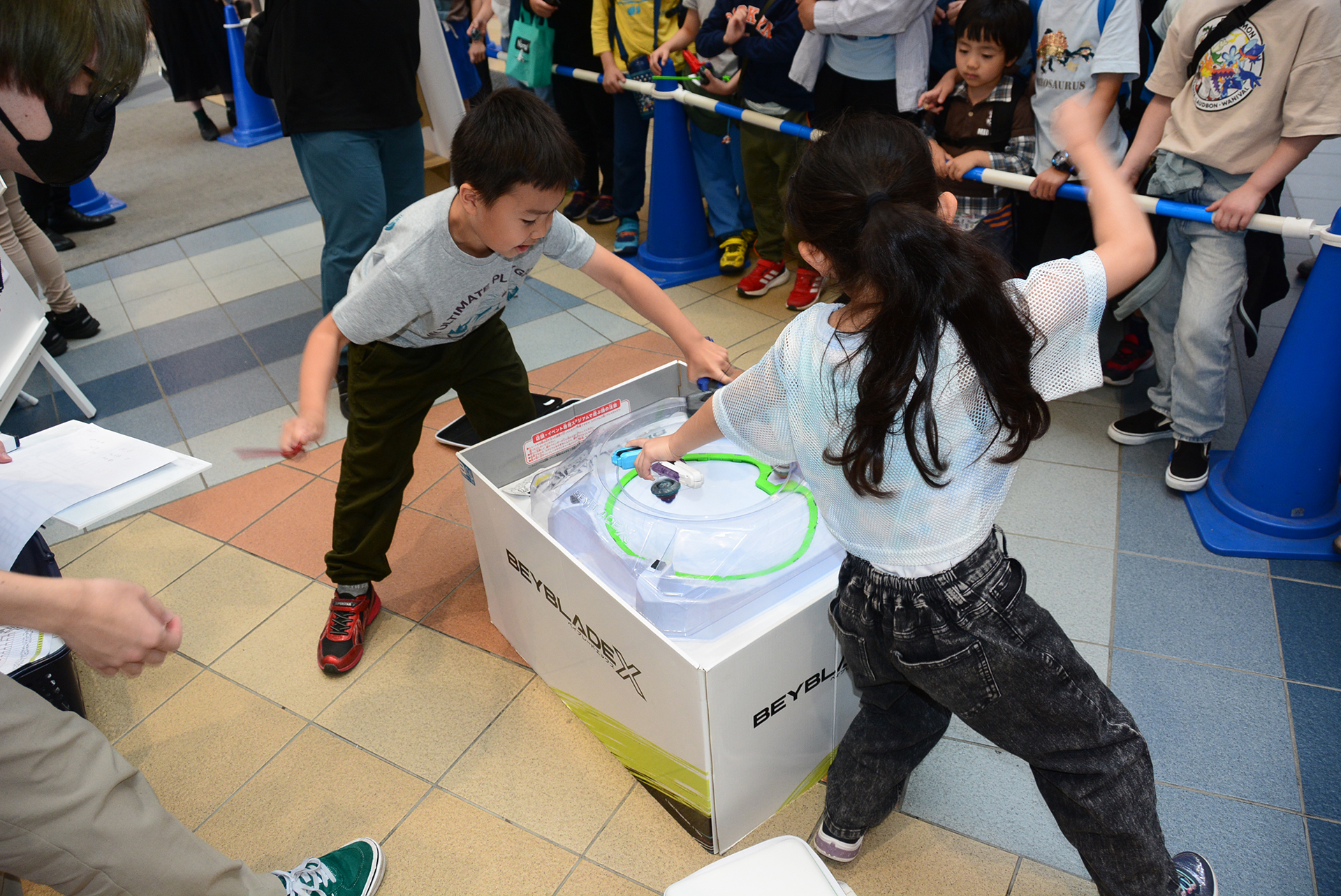 気合いの入った選手達のシュート。そのスタイルは様々だ