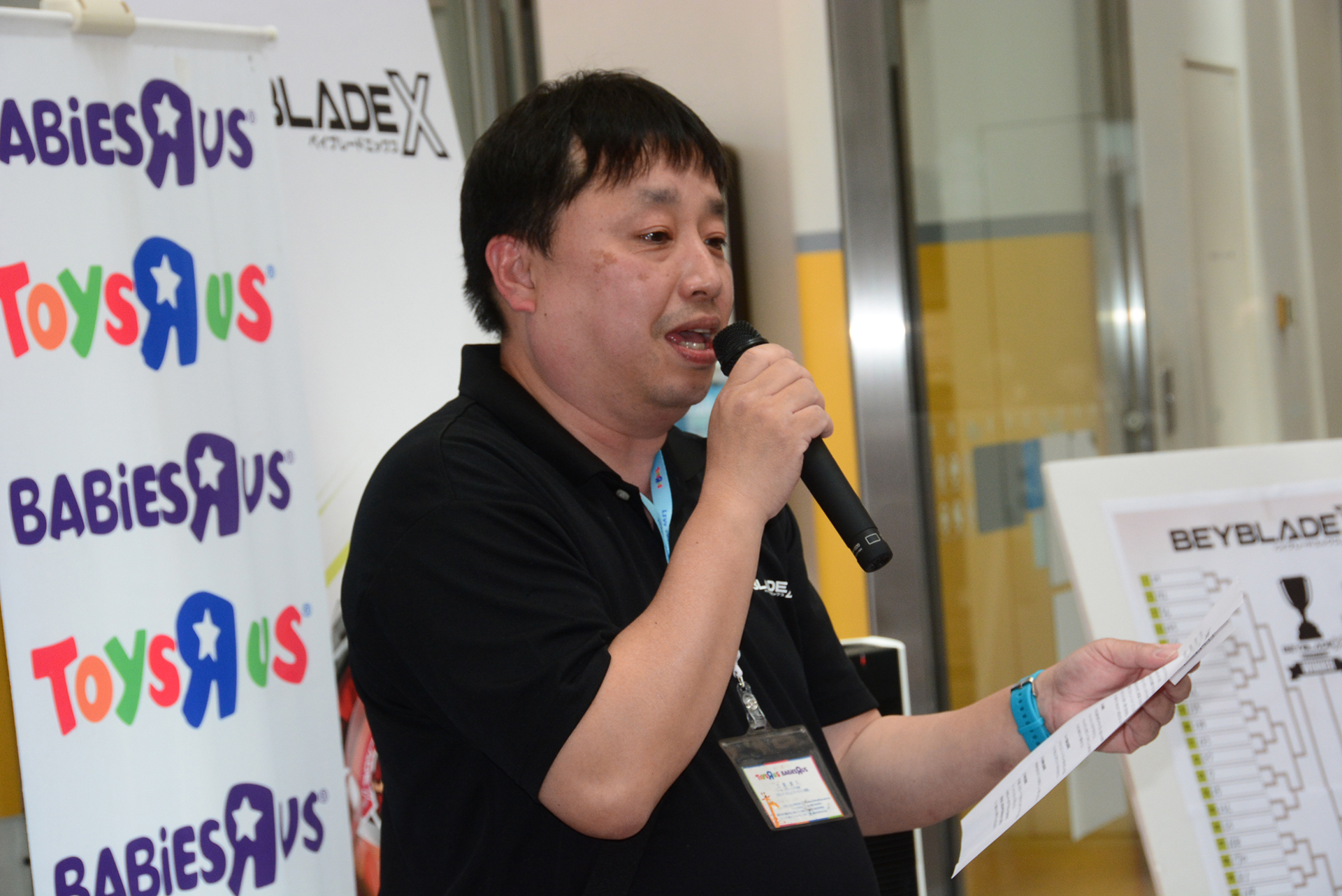 司会進行を務めた日本トイザらスマーケティング本部ブランドコミュニケーション部長の立原俊久氏。熱心なブレーダーでもあり、子供達のマニアックな質問にもしっかり応えていた