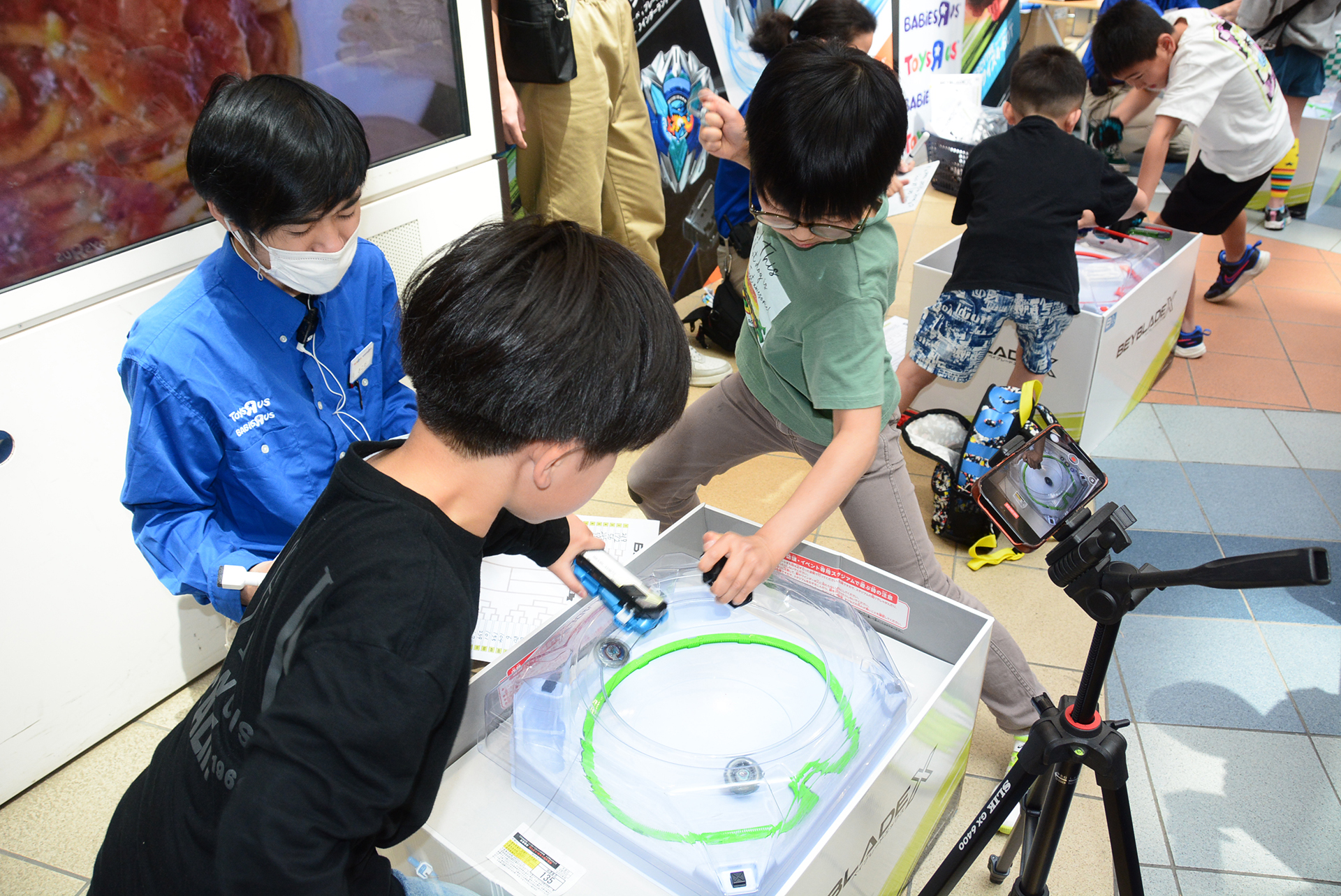 気合いの入った選手達のシュート。そのスタイルは様々だ