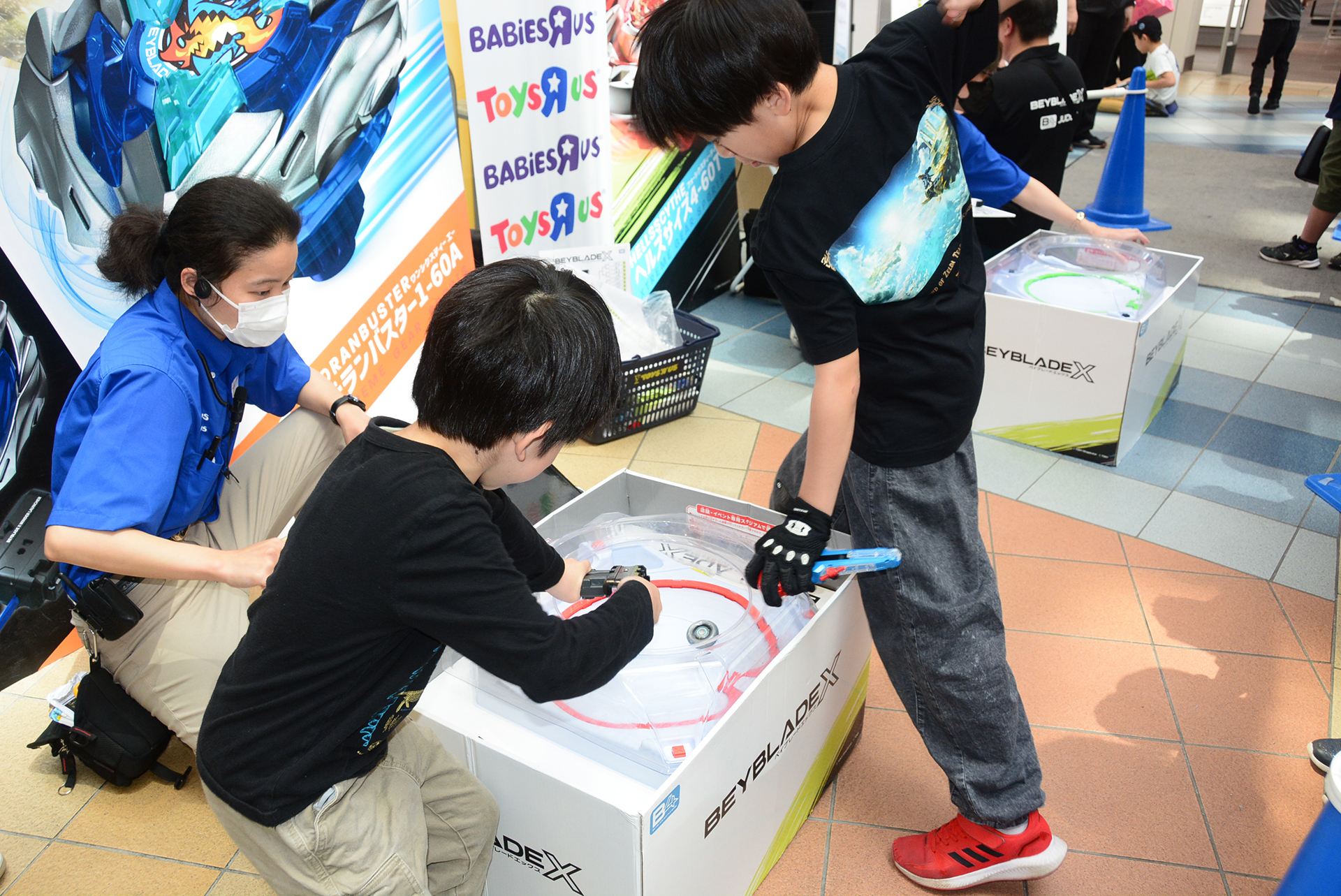 気合いの入った選手達のシュート。そのスタイルは様々だ