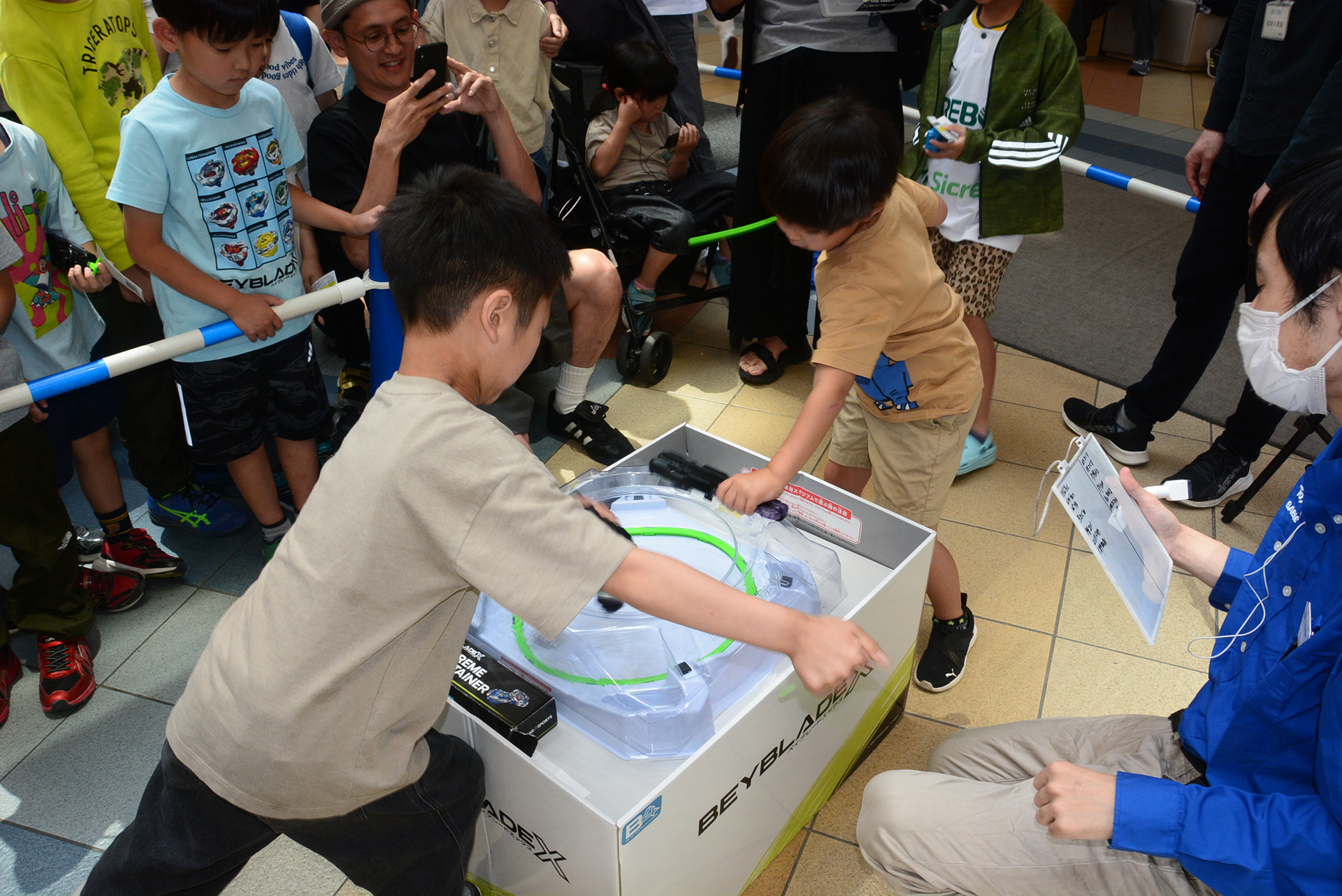 気合いの入った選手達のシュート。そのスタイルは様々だ