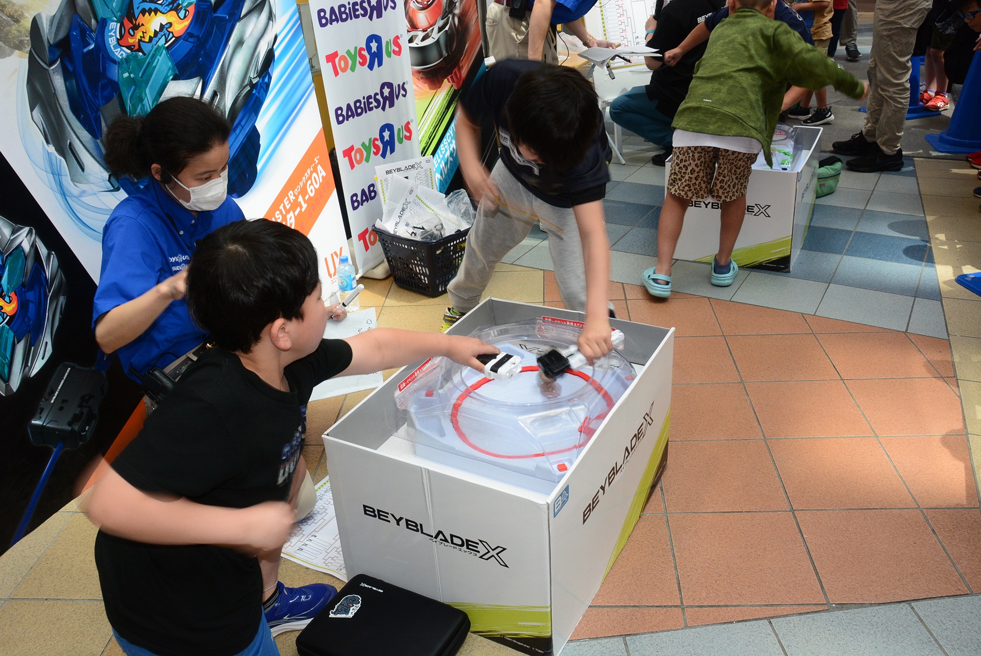 気合いの入った選手達のシュート。そのスタイルは様々だ