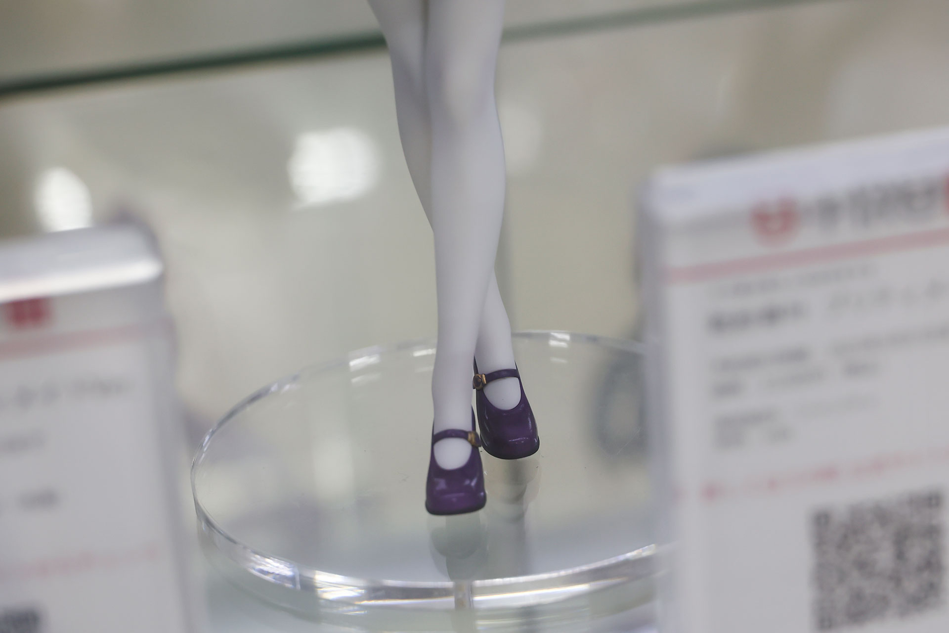 足元はシックなスタイルだ