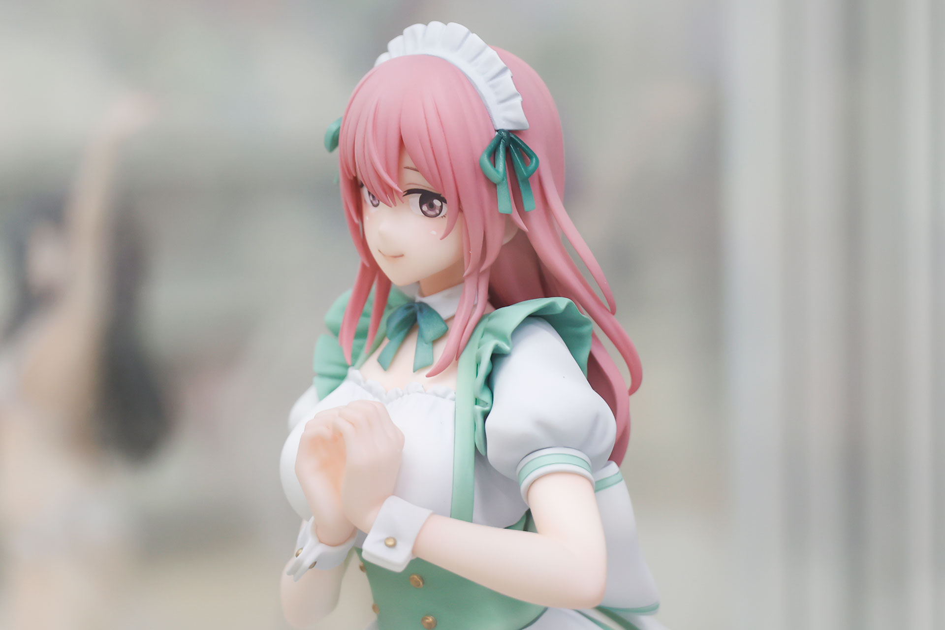 3人のフィギュアのなかでは一番背が高く、全高は約240mmだ