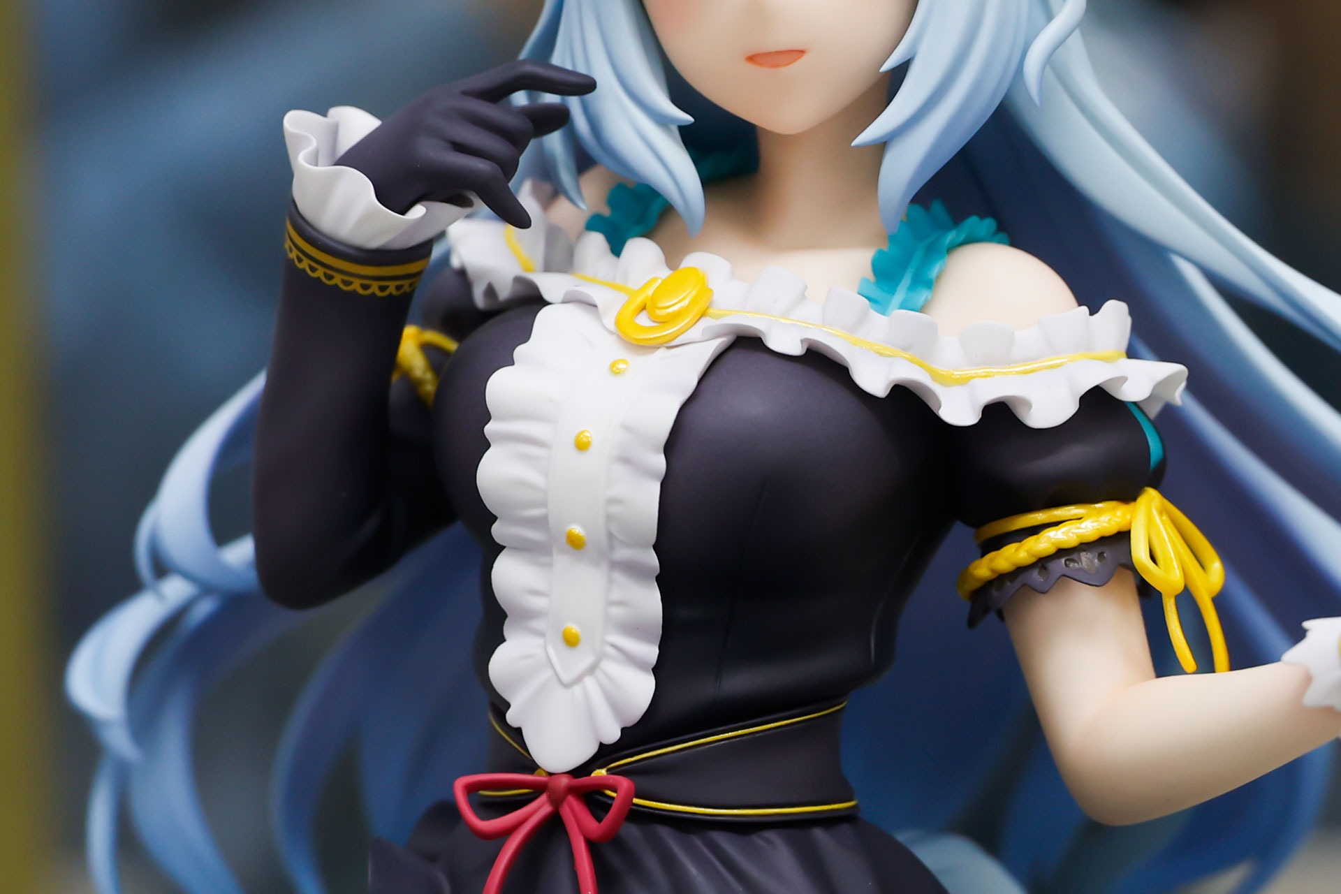 勝負服にはフリルが付けられており、お嬢様風の見た目だ